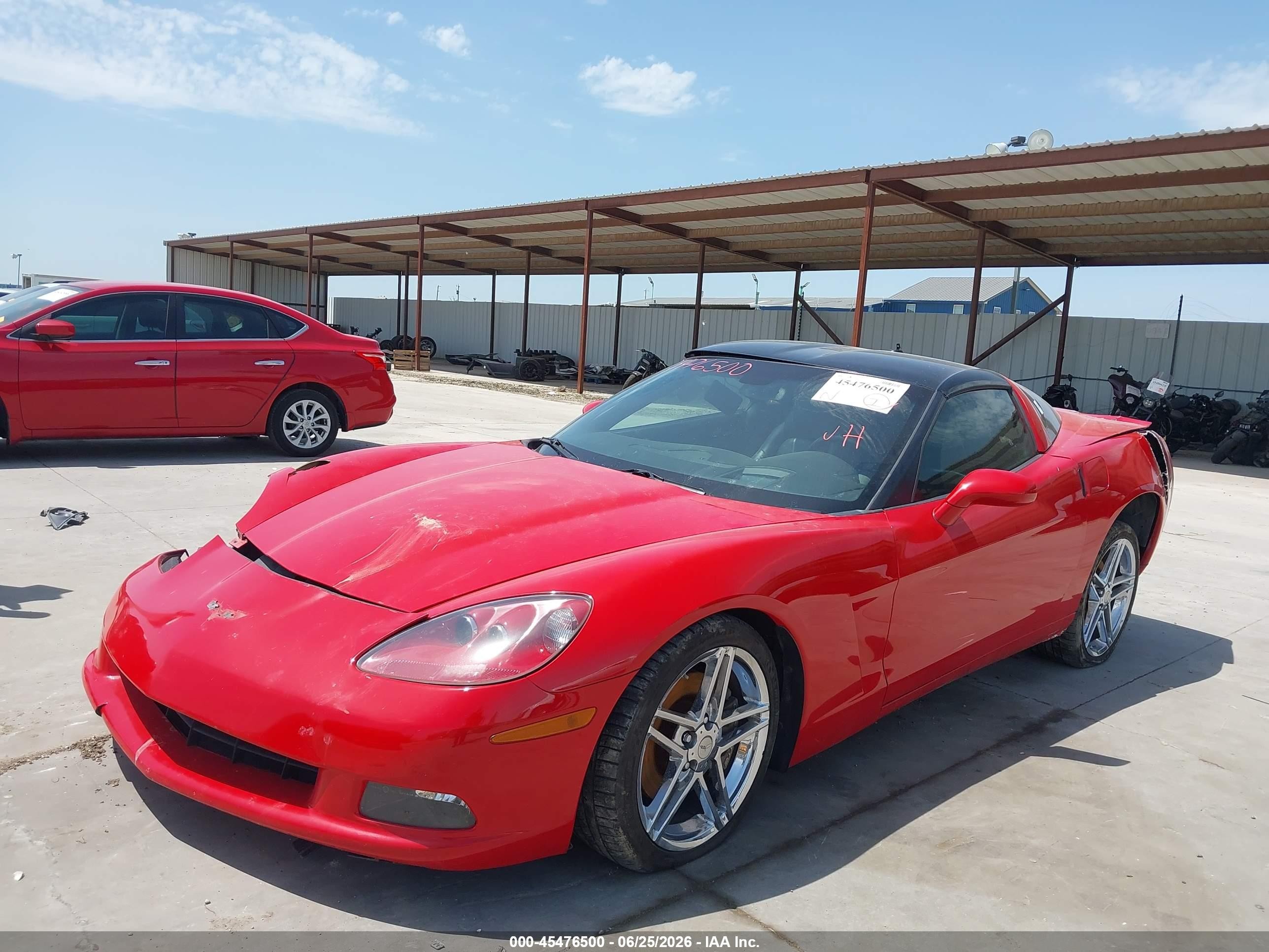 2005 Chevrolet Corvette   Красный vin: 1G1YY24U555116026