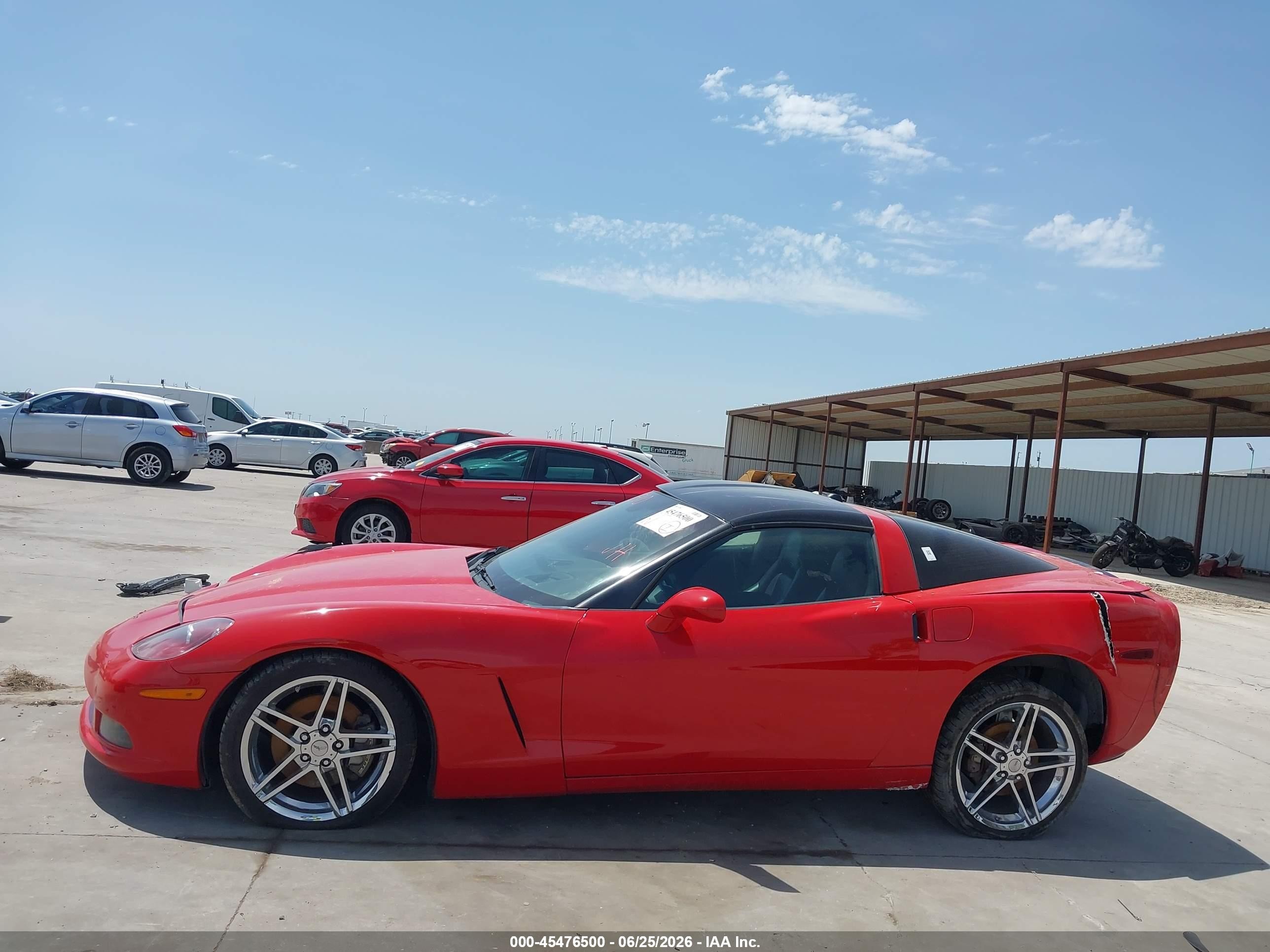 2005 Chevrolet Corvette   Красный vin: 1G1YY24U555116026