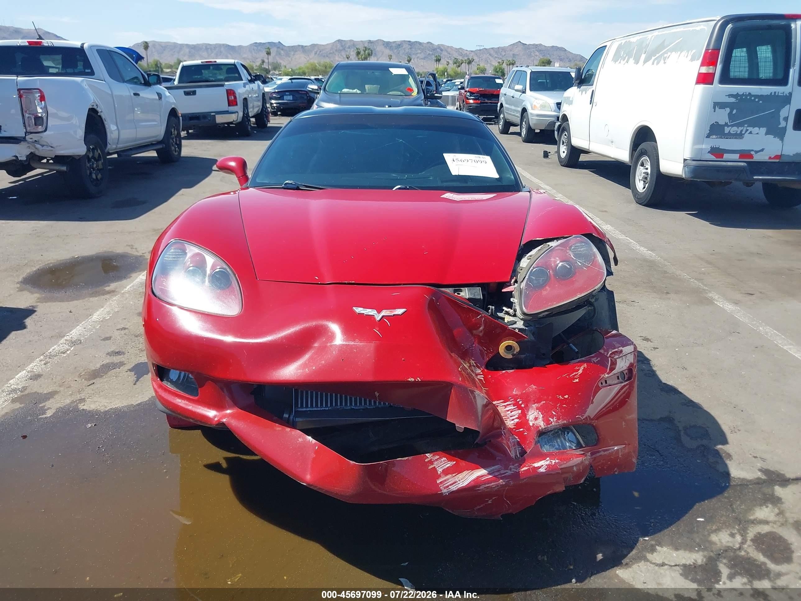 2005 Chevrolet Corvette   Красный vin: 1G1YY24U855102699