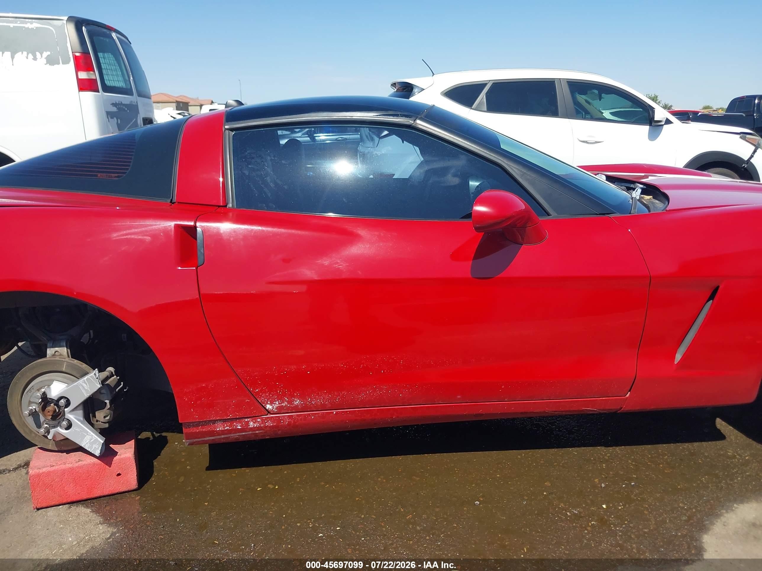 2005 Chevrolet Corvette   Красный vin: 1G1YY24U855102699
