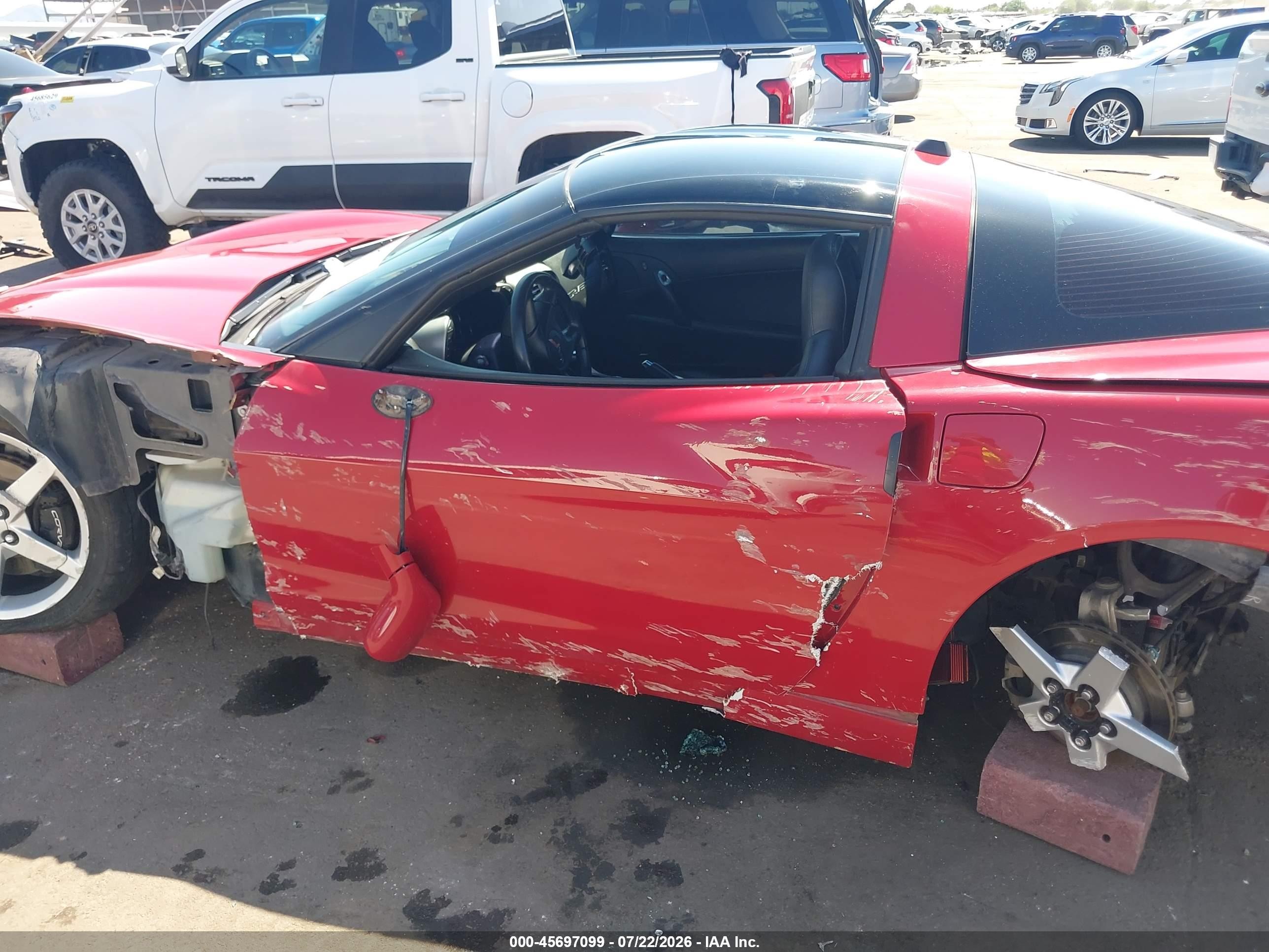 2005 Chevrolet Corvette   Красный vin: 1G1YY24U855102699