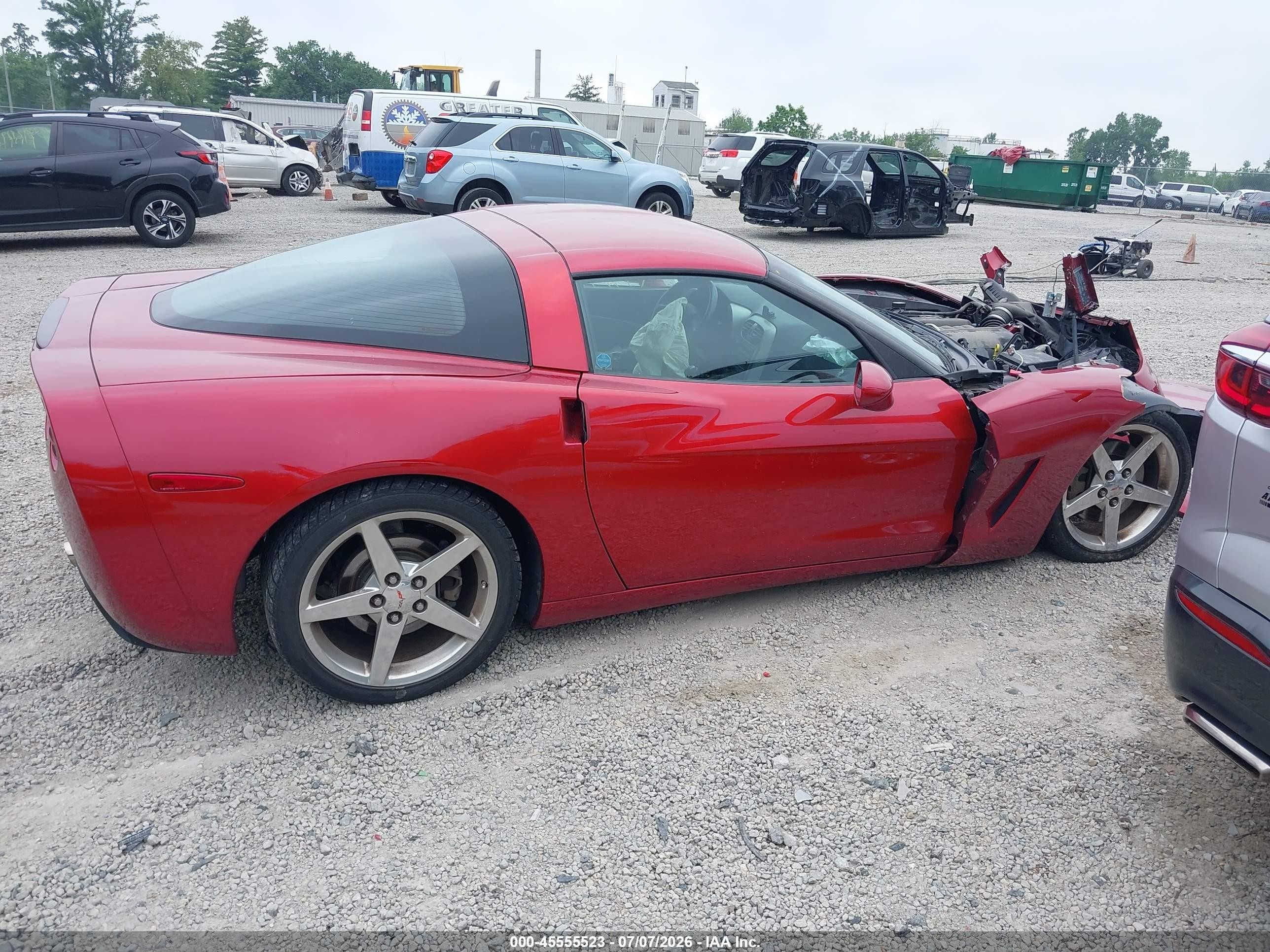 2005 Chevrolet Corvette   Красный vin: 1G1YY24U955109998