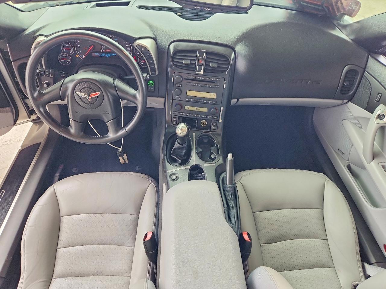 2005 Chevrolet Corvette Silver vin: 1G1YY24U955122721