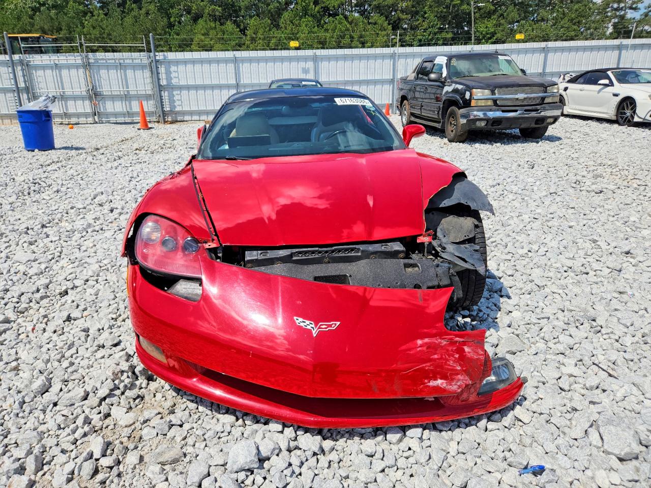 2005 Chevrolet Corvette Red vin: 1G1YY24UX55130553