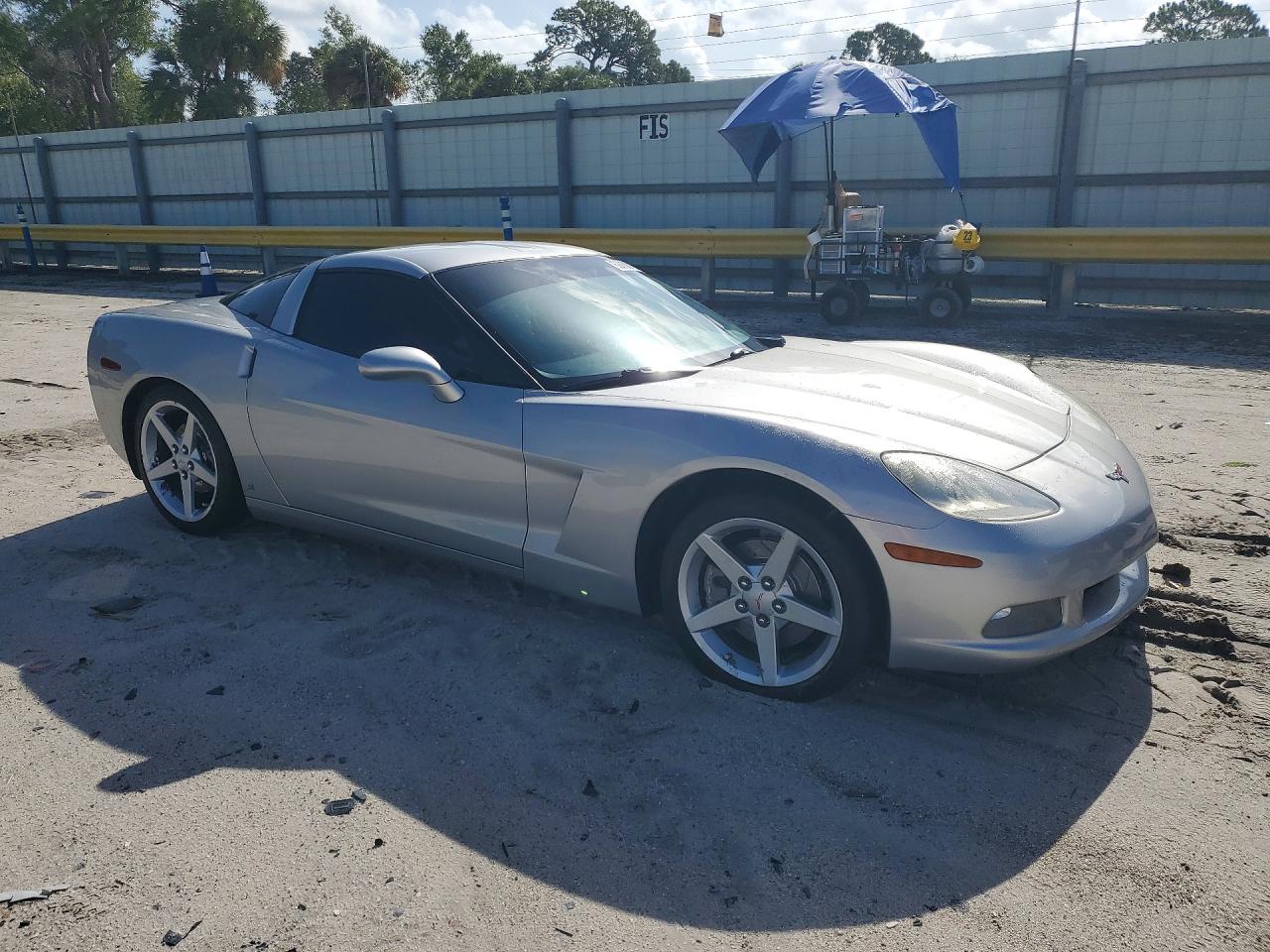 2007 Chevrolet Corvette Silver vin: 1G1YY25U475129772