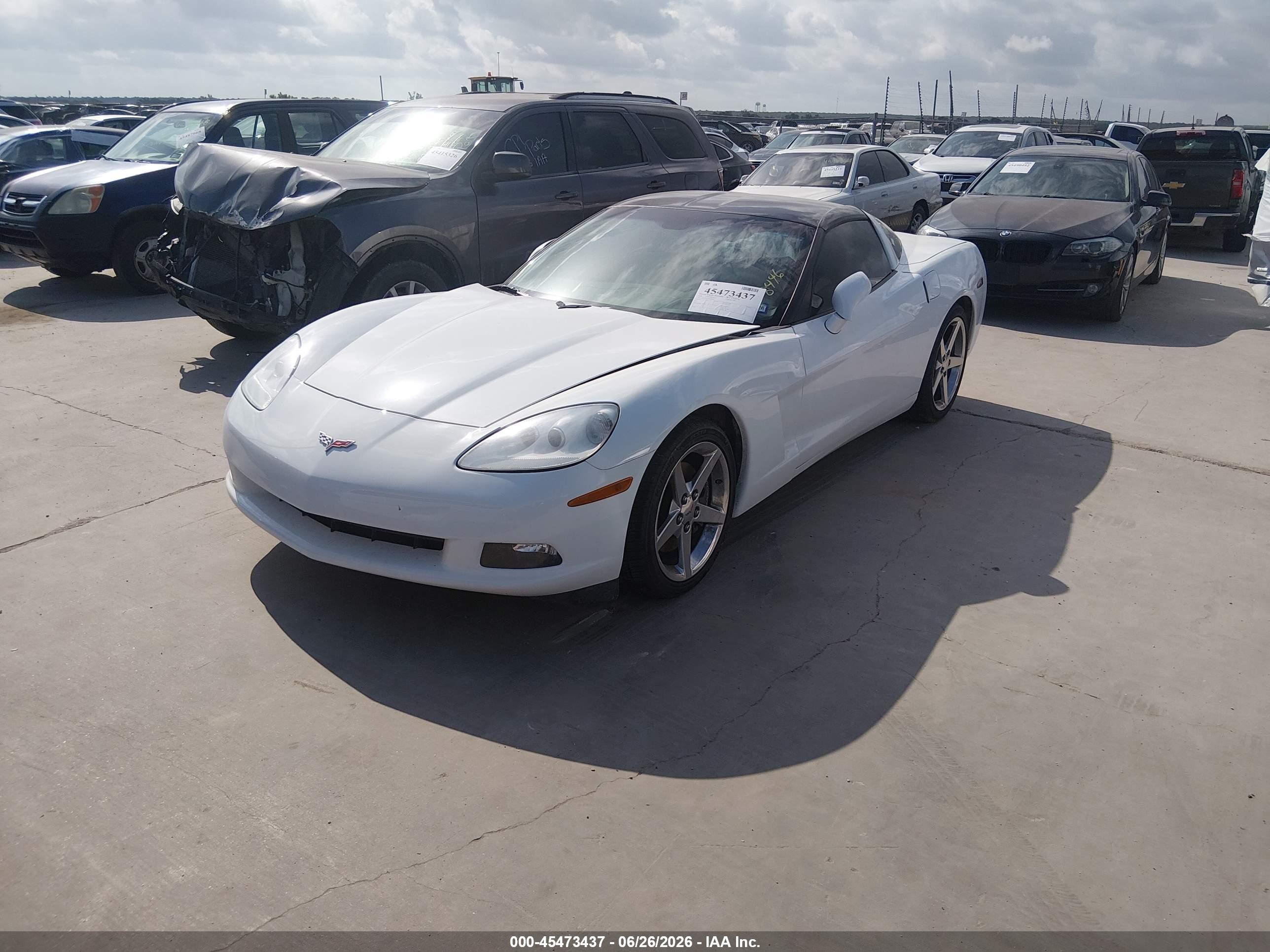 2006 Chevrolet Corvette   White vin: 1G1YY26U065108446
