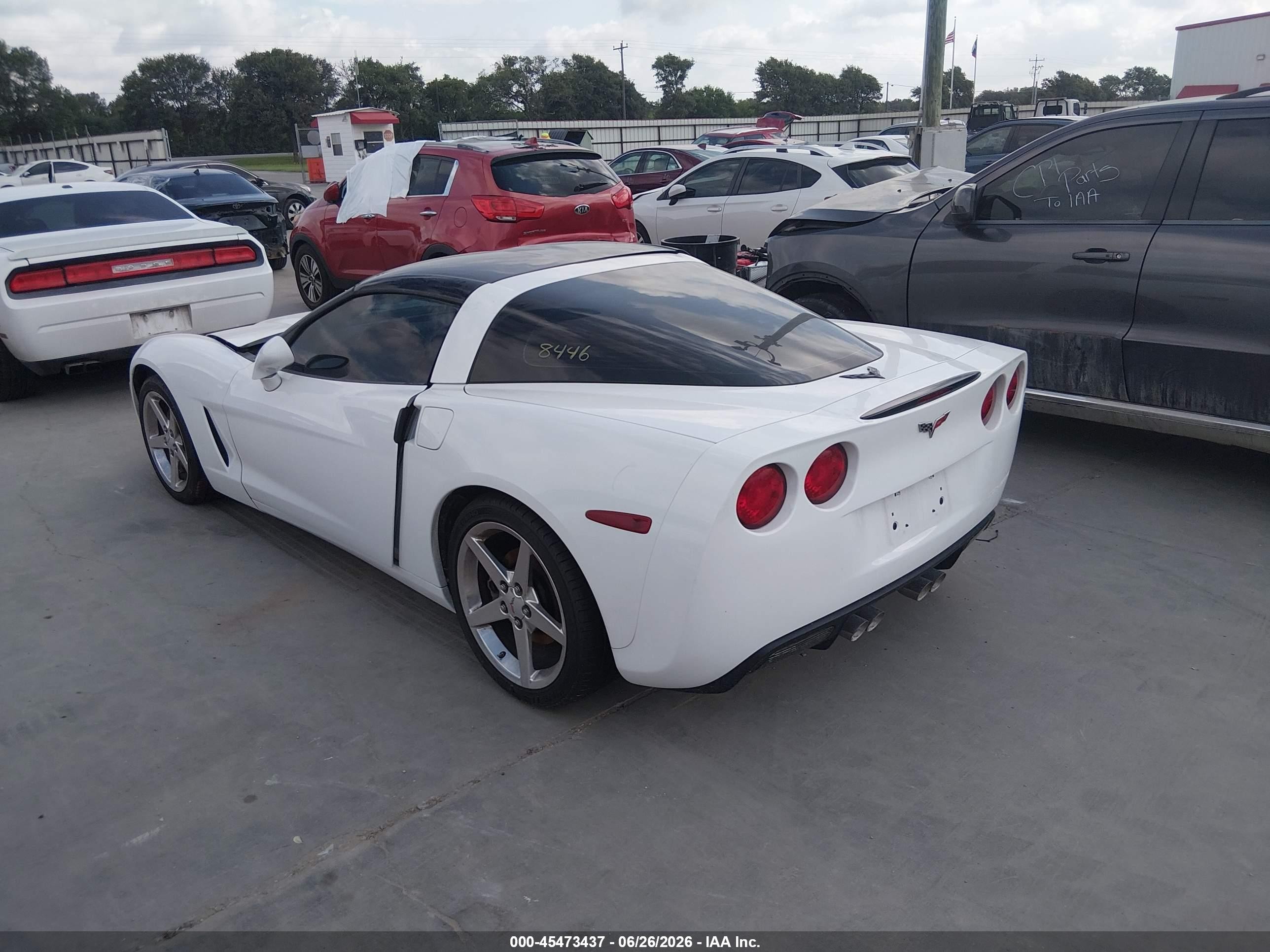 2006 Chevrolet Corvette   White vin: 1G1YY26U065108446