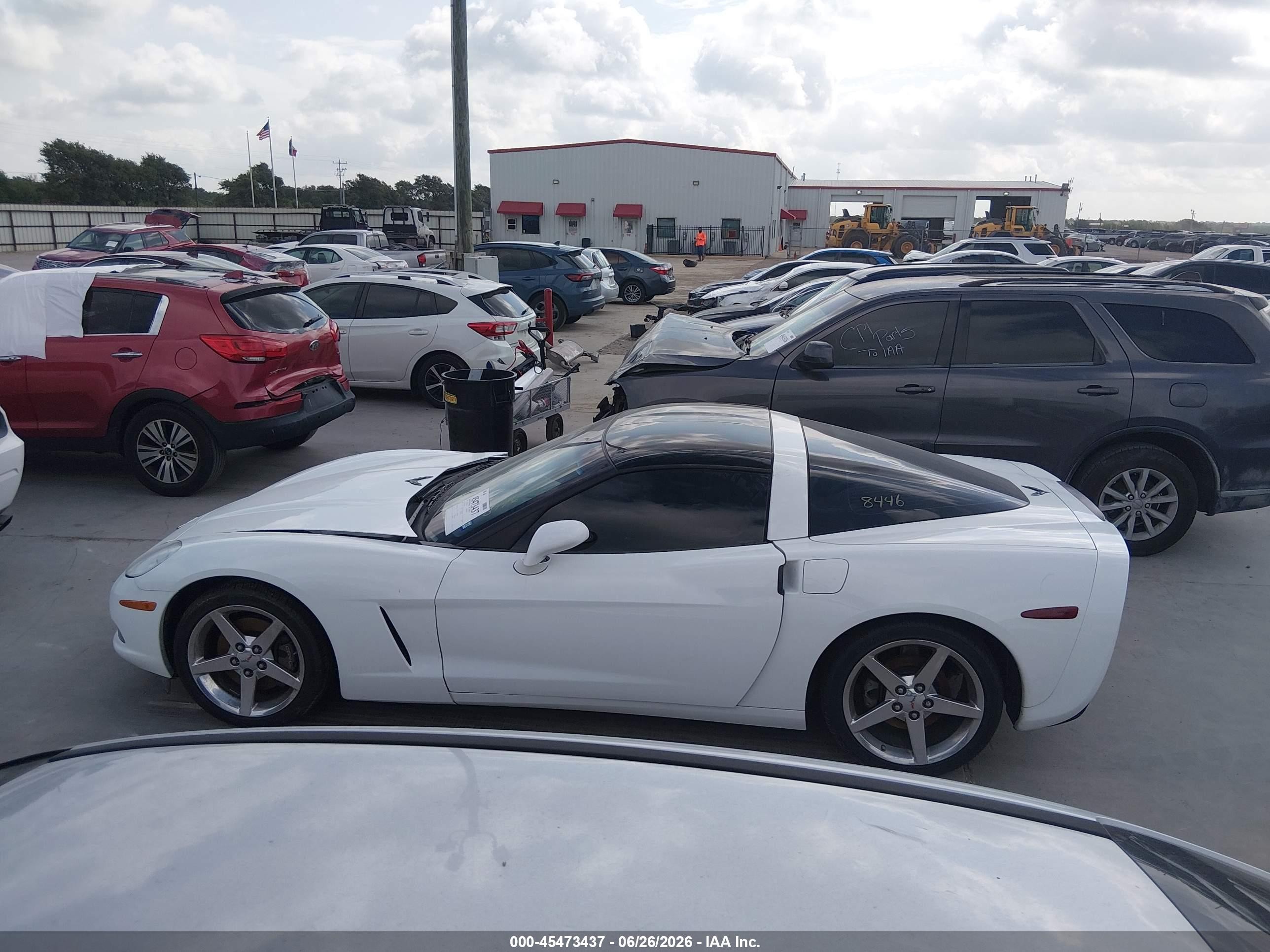 2006 Chevrolet Corvette   White vin: 1G1YY26U065108446