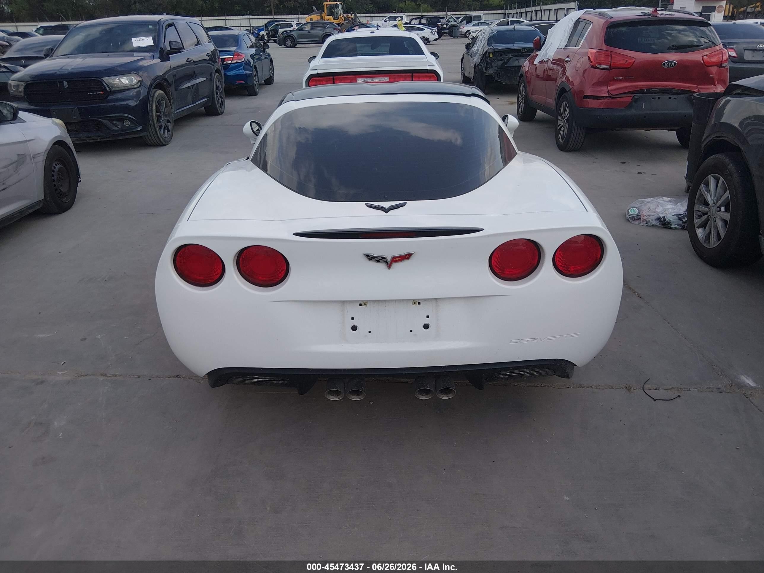2006 Chevrolet Corvette   White vin: 1G1YY26U065108446