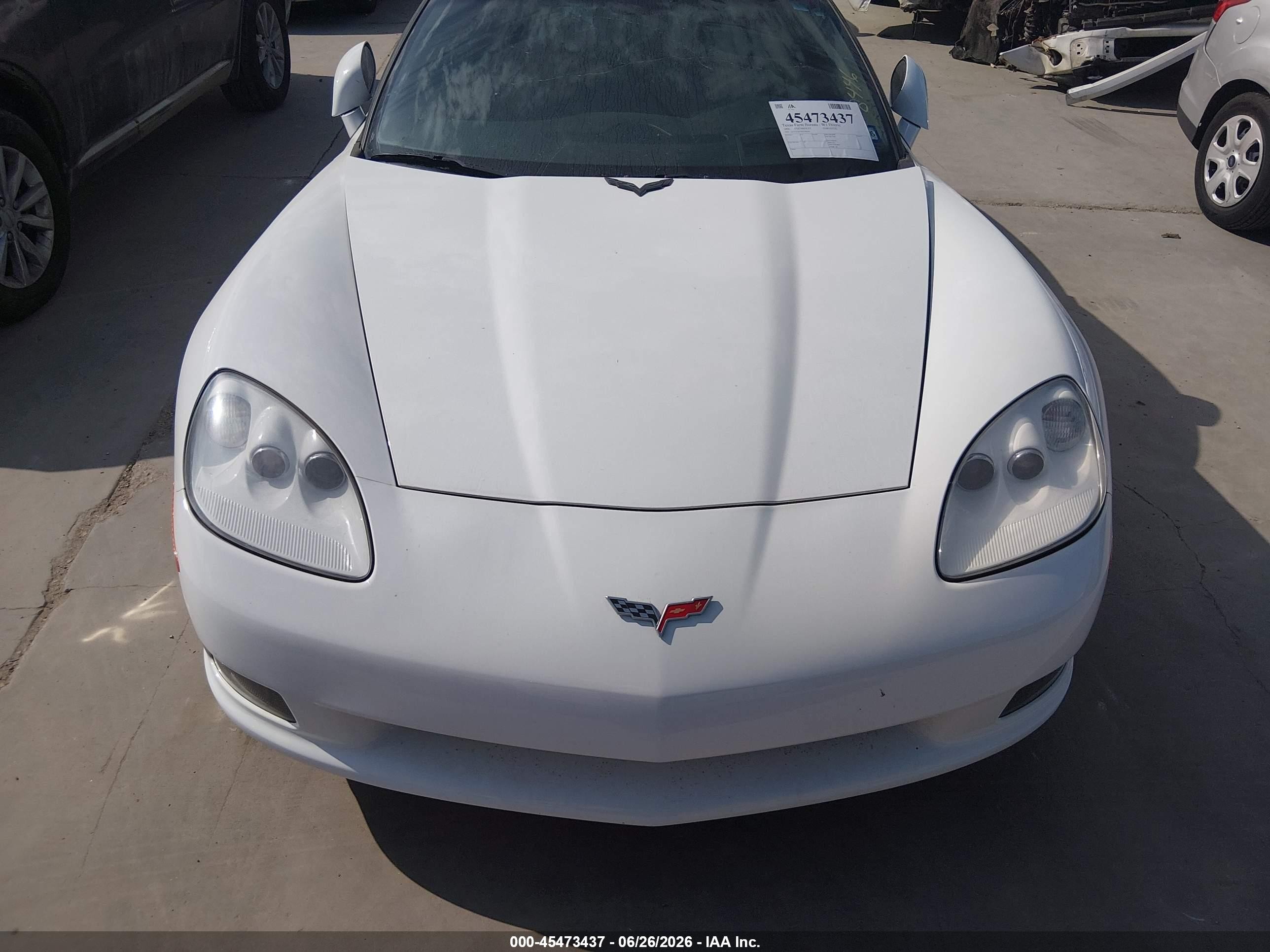 2006 Chevrolet Corvette   White vin: 1G1YY26U065108446