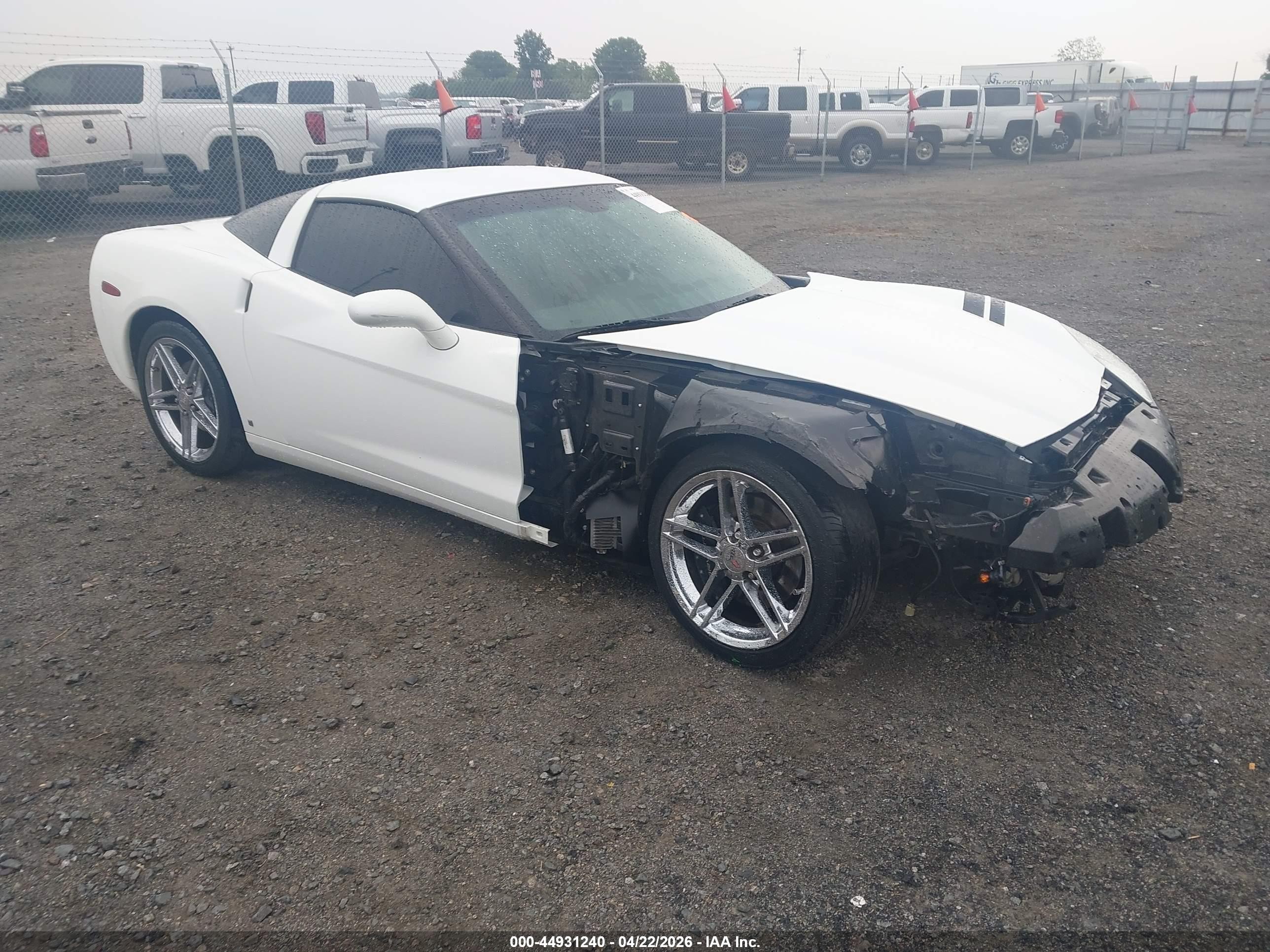 2007 Chevrolet Corvette   White vin: 1G1YY26U075114572