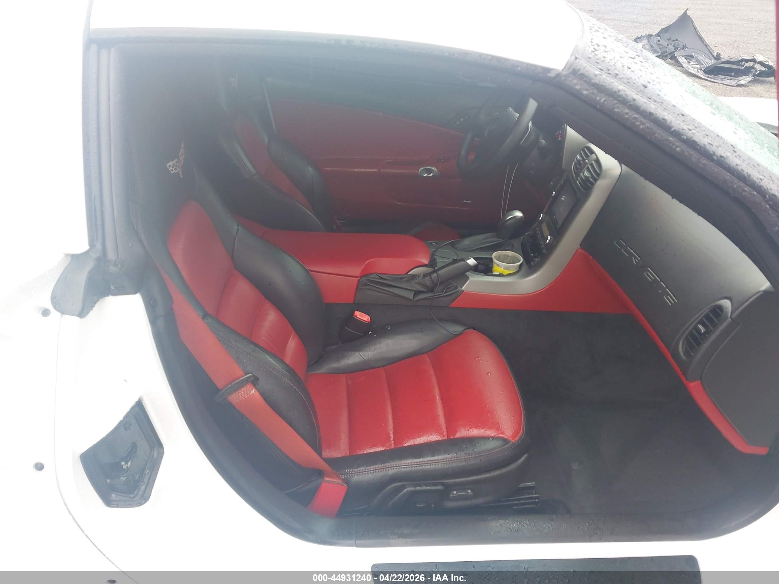 2007 Chevrolet Corvette   White vin: 1G1YY26U075114572
