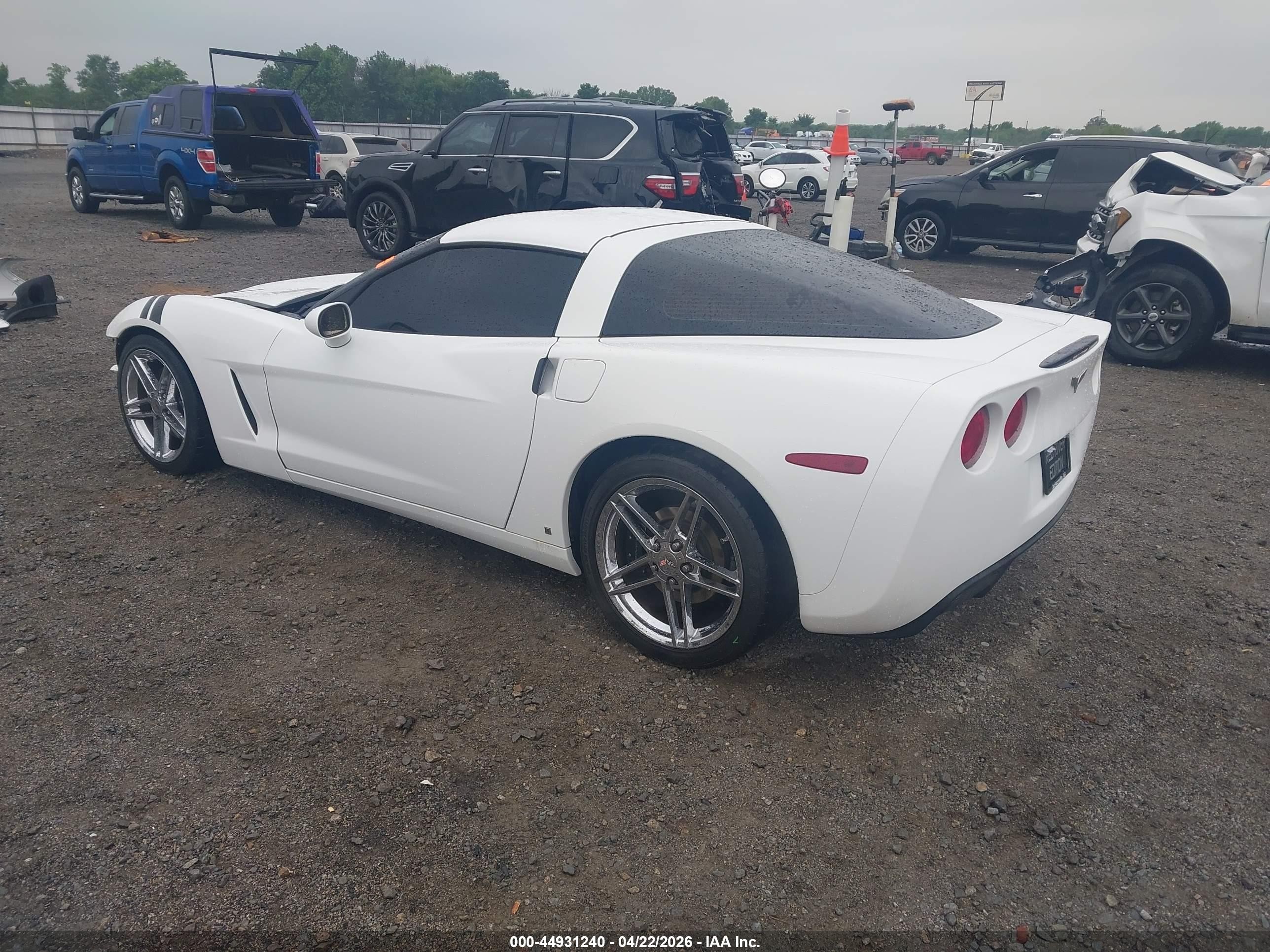 2007 Chevrolet Corvette   White vin: 1G1YY26U075114572