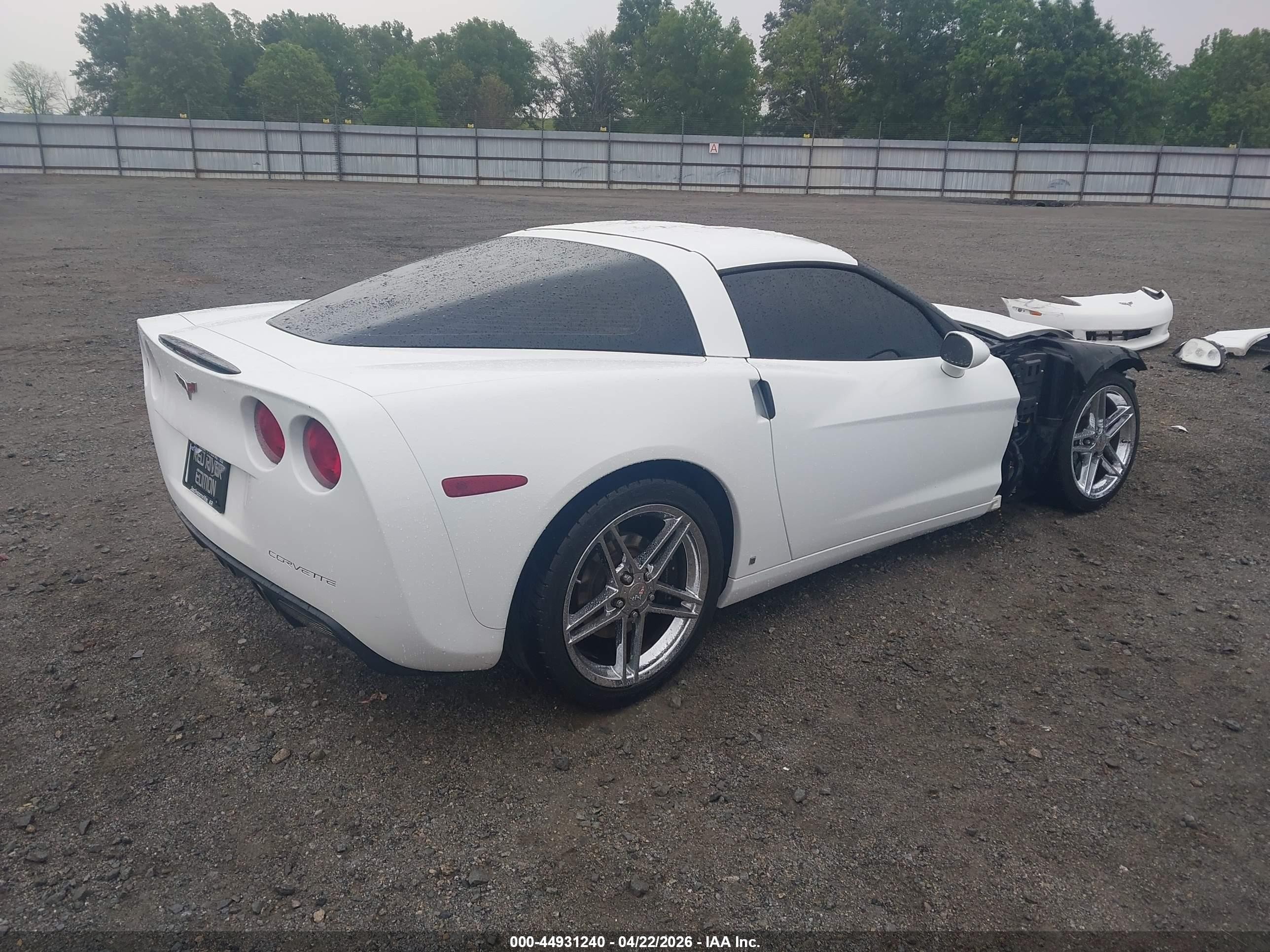 2007 Chevrolet Corvette   White vin: 1G1YY26U075114572