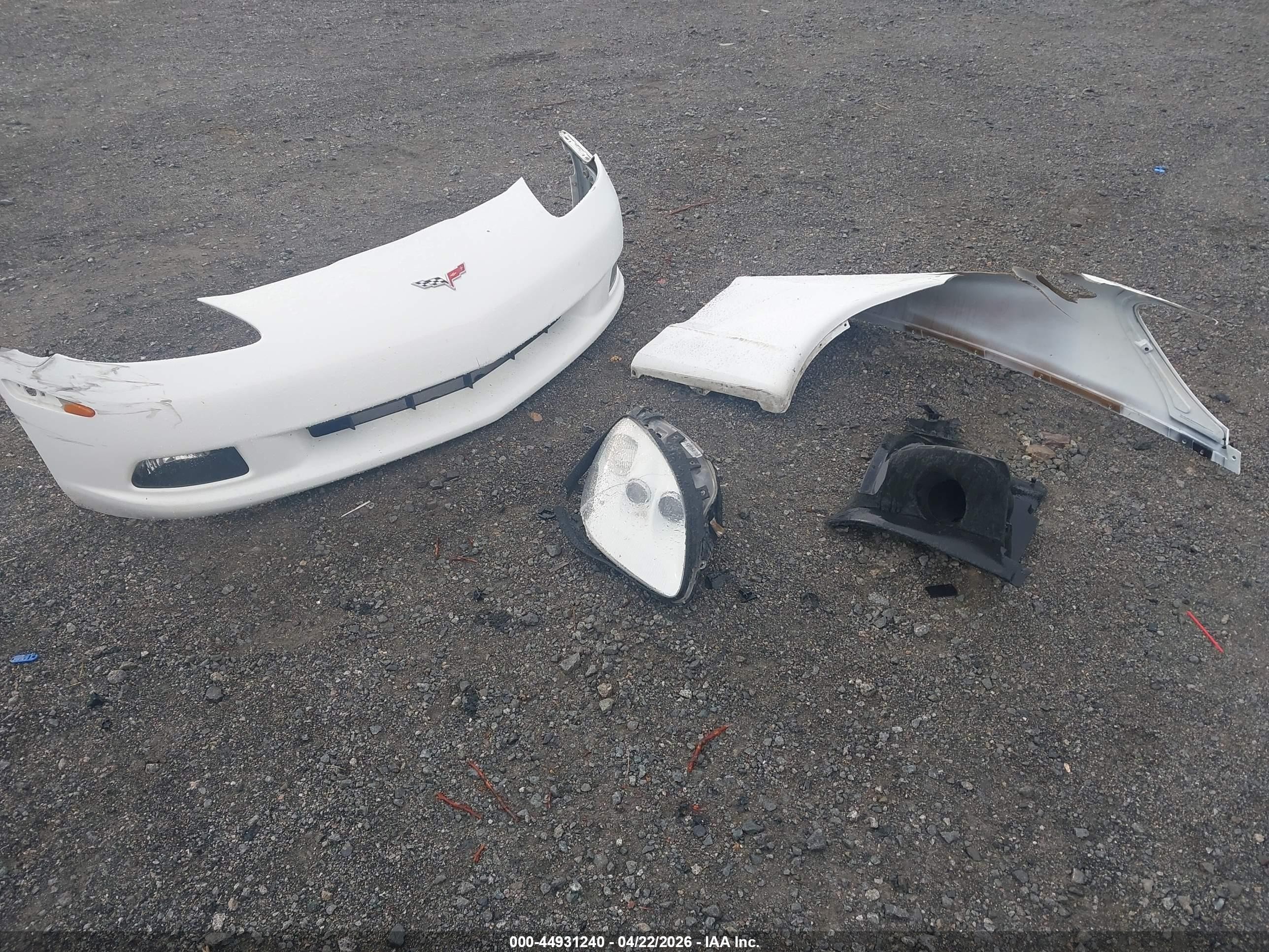 2007 Chevrolet Corvette   White vin: 1G1YY26U075114572