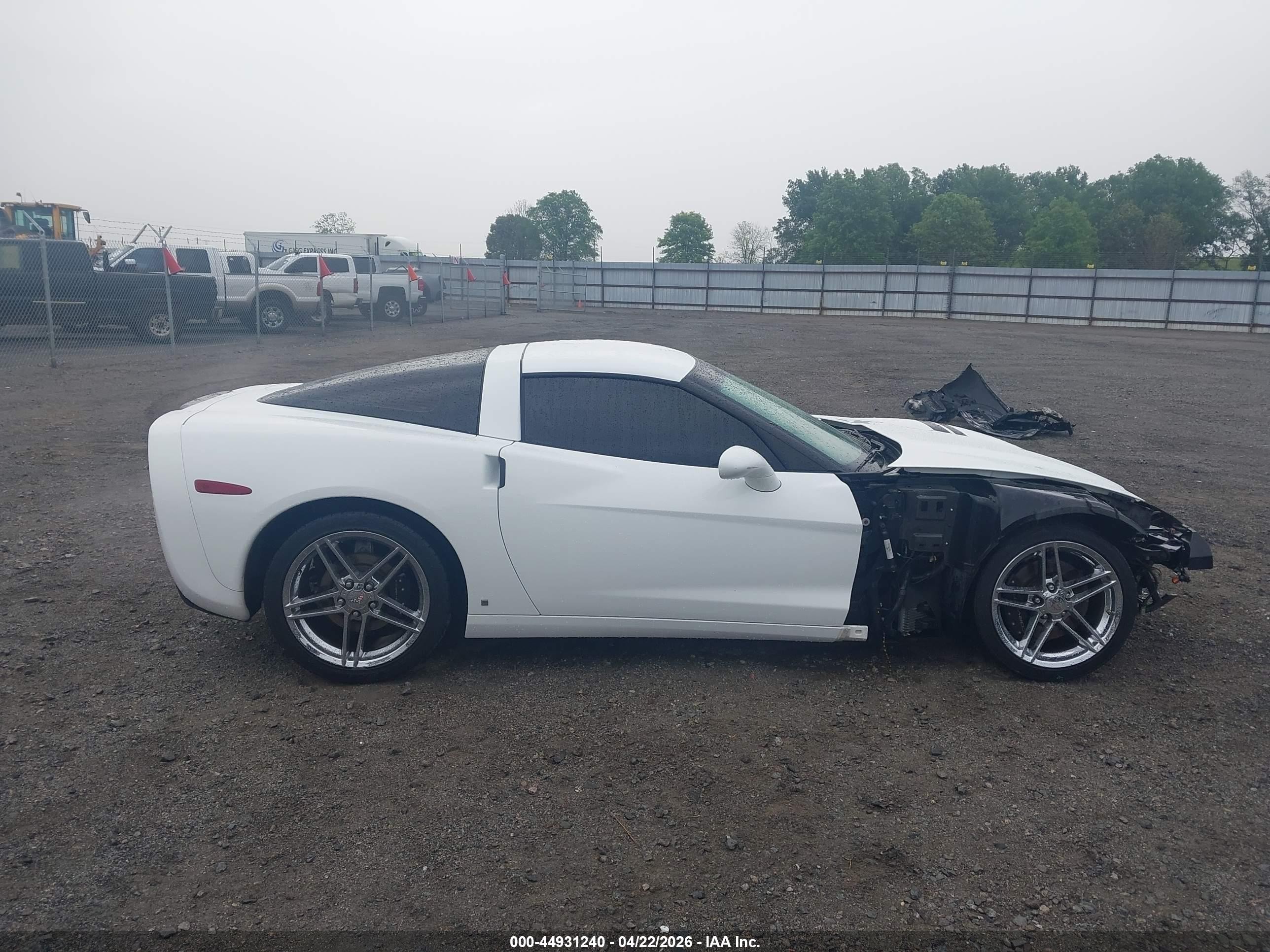 2007 Chevrolet Corvette   White vin: 1G1YY26U075114572