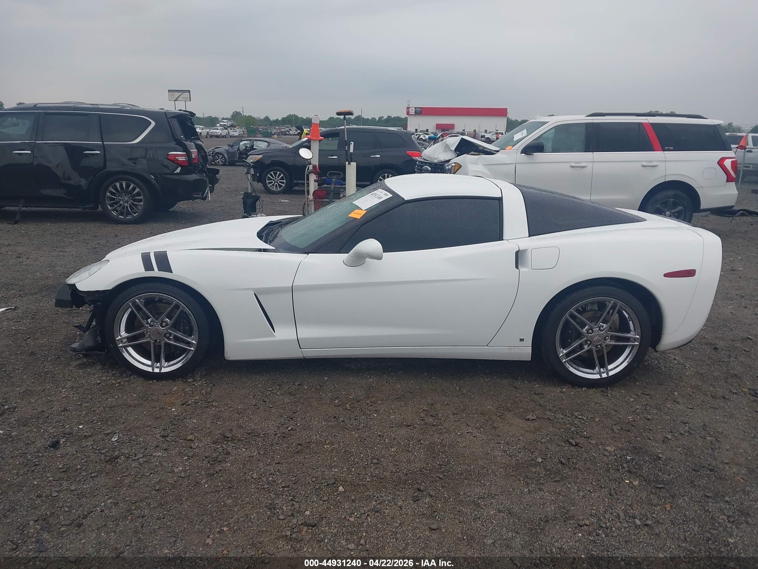 2007 Chevrolet Corvette   White vin: 1G1YY26U075114572
