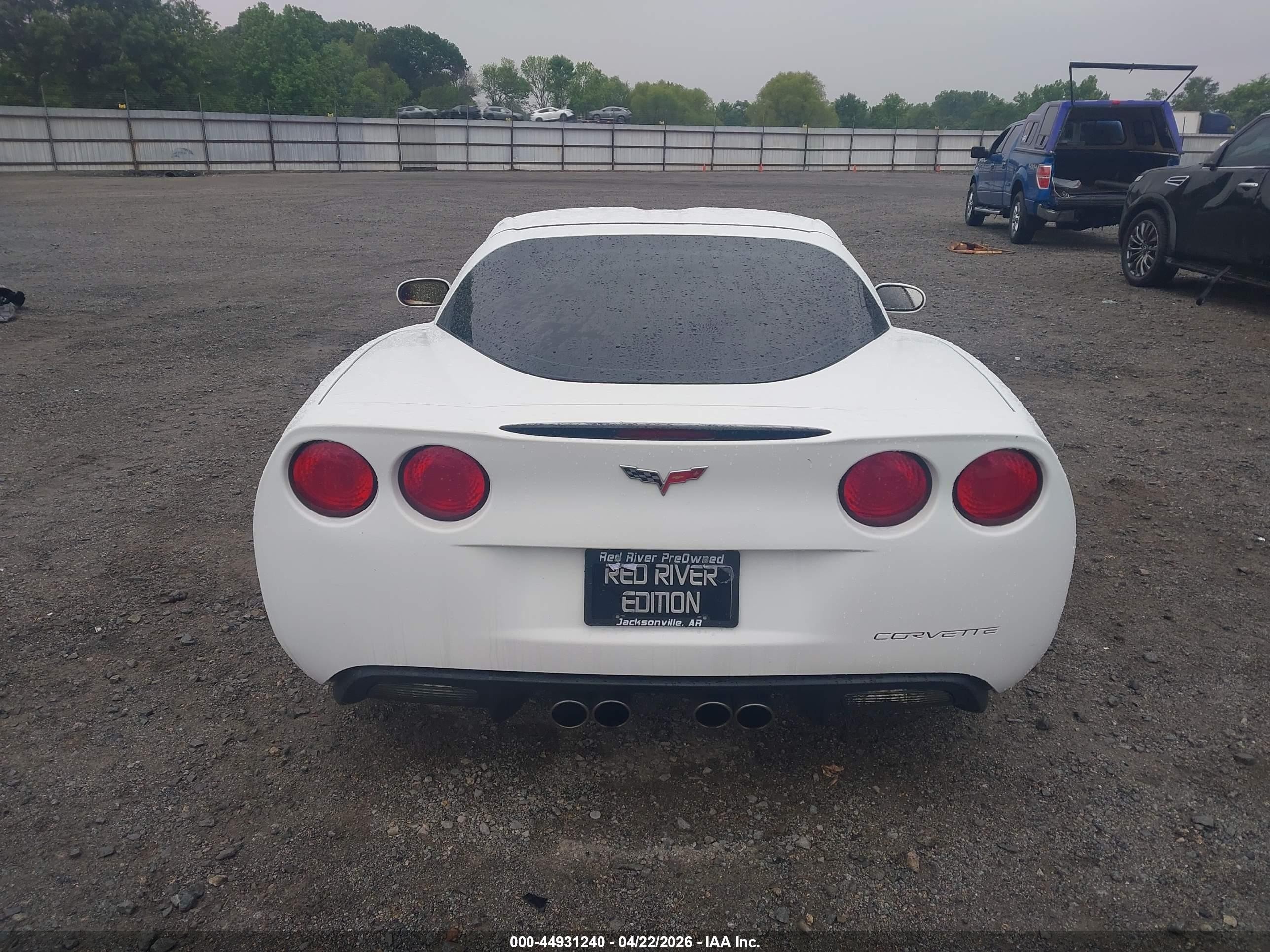 2007 Chevrolet Corvette   White vin: 1G1YY26U075114572