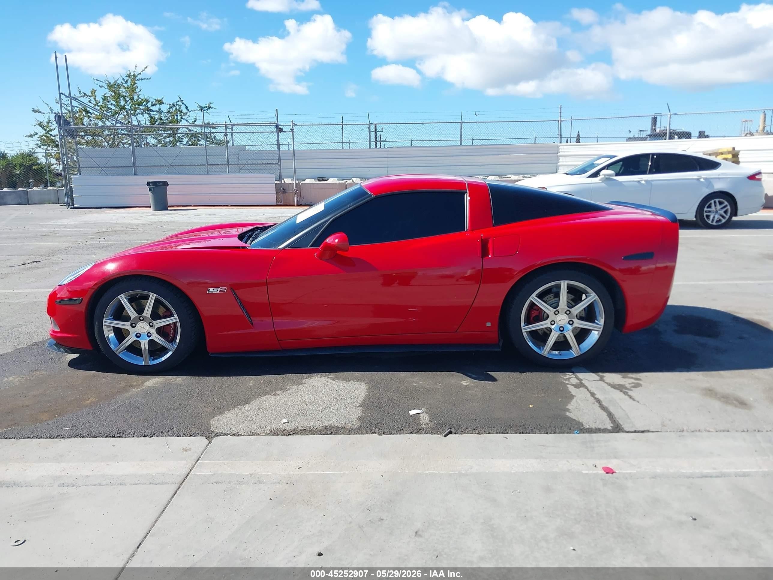 2007 Chevrolet Corvette Red vin: 1G1YY26U375128028