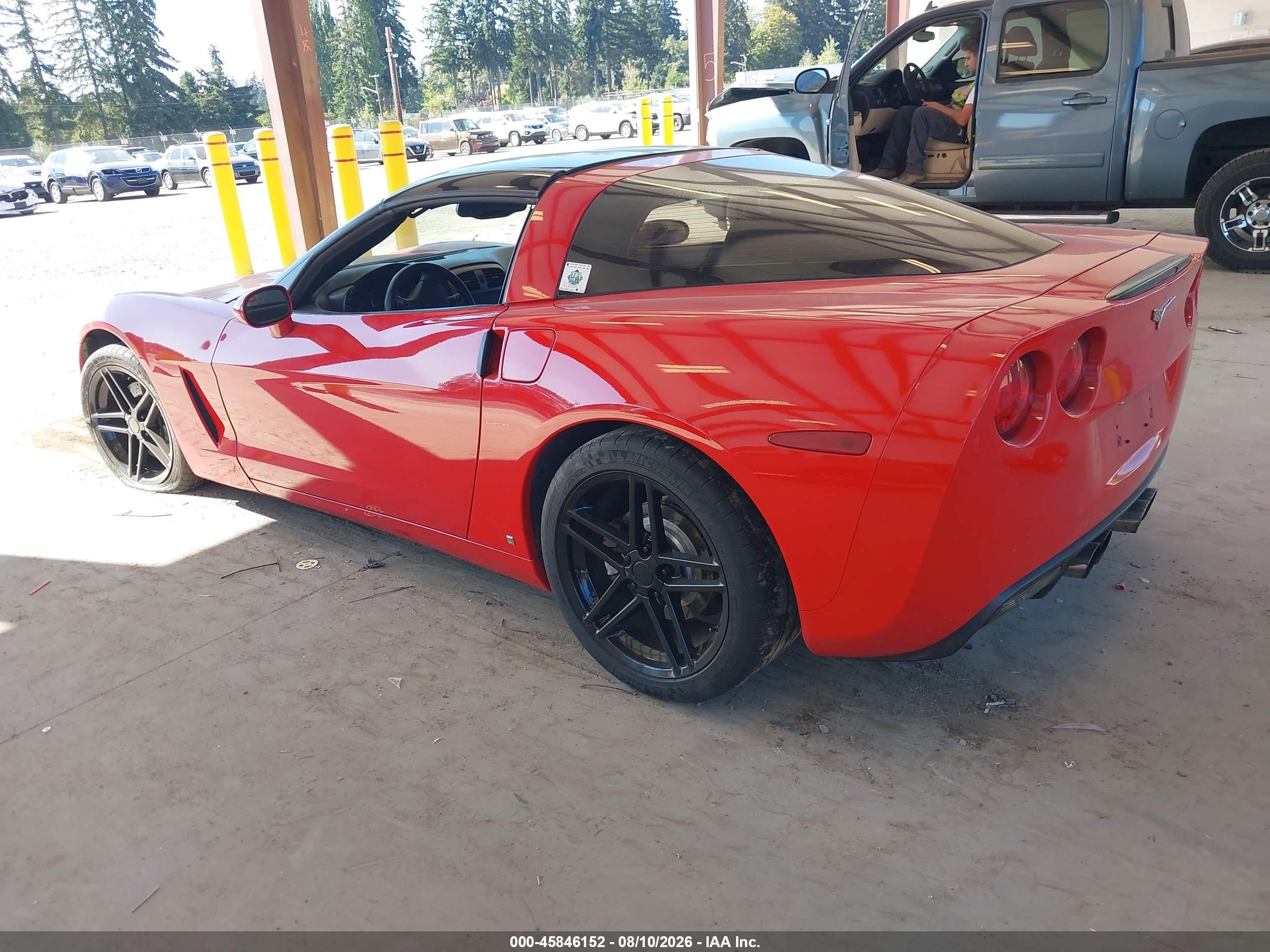 2007 Chevrolet Corvette   Red vin: 1G1YY26U775135225