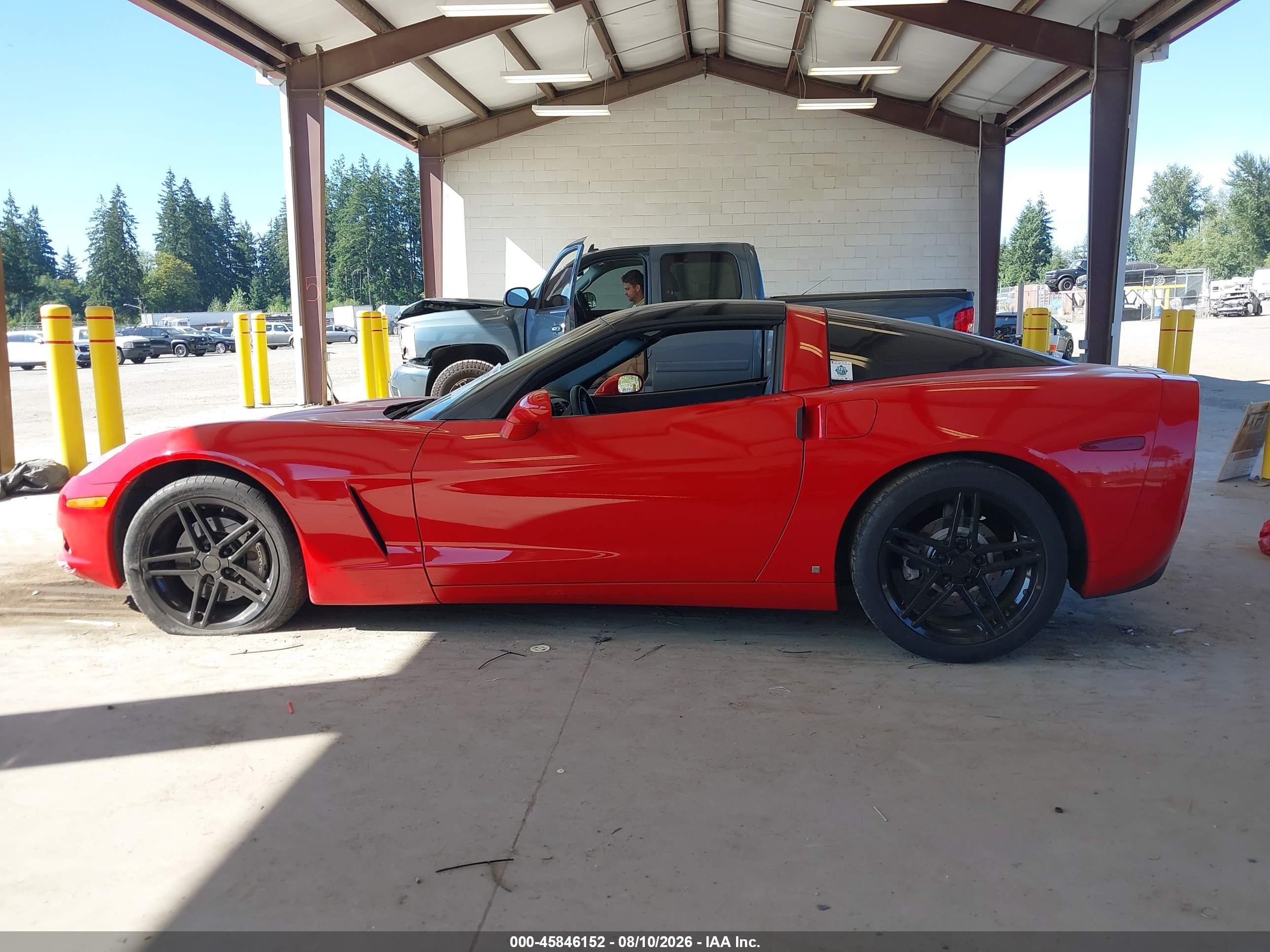 2007 Chevrolet Corvette   Red vin: 1G1YY26U775135225
