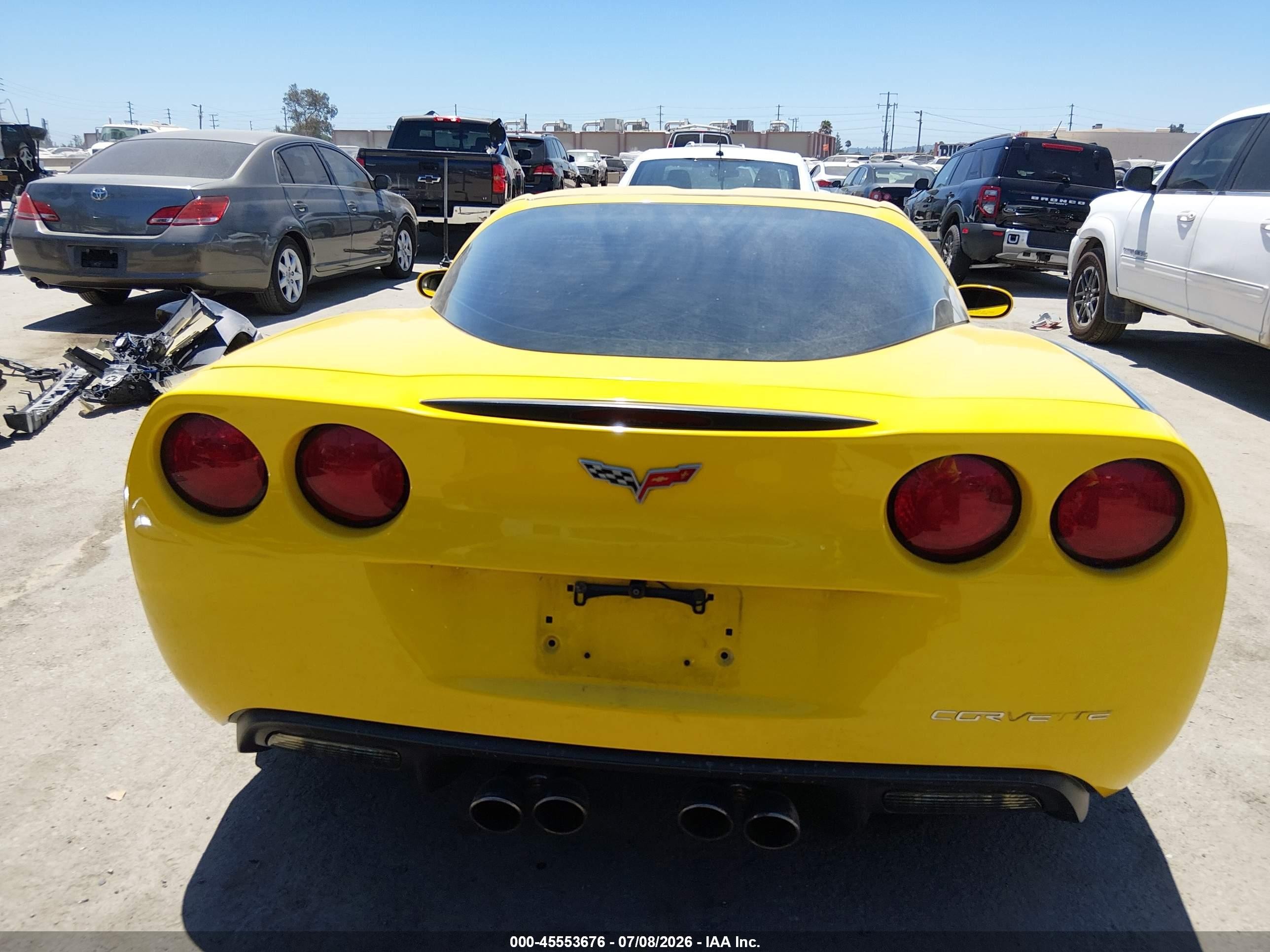 2006 Chevrolet Corvette   Желтый vin: 1G1YY26UX65129191