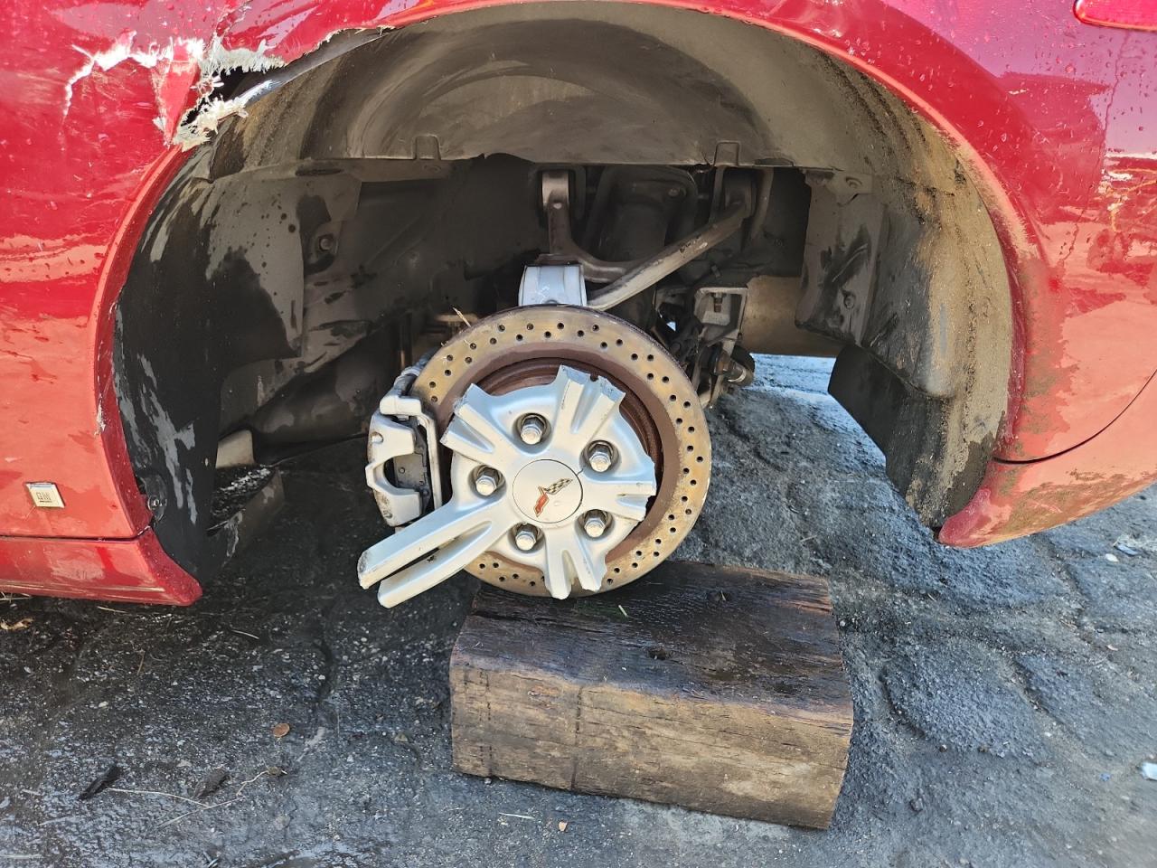 2008 Chevrolet Corvette Red vin: 1G1YY26W685120492 Damage: Left Rear Wheel, Broken, Replacement Required