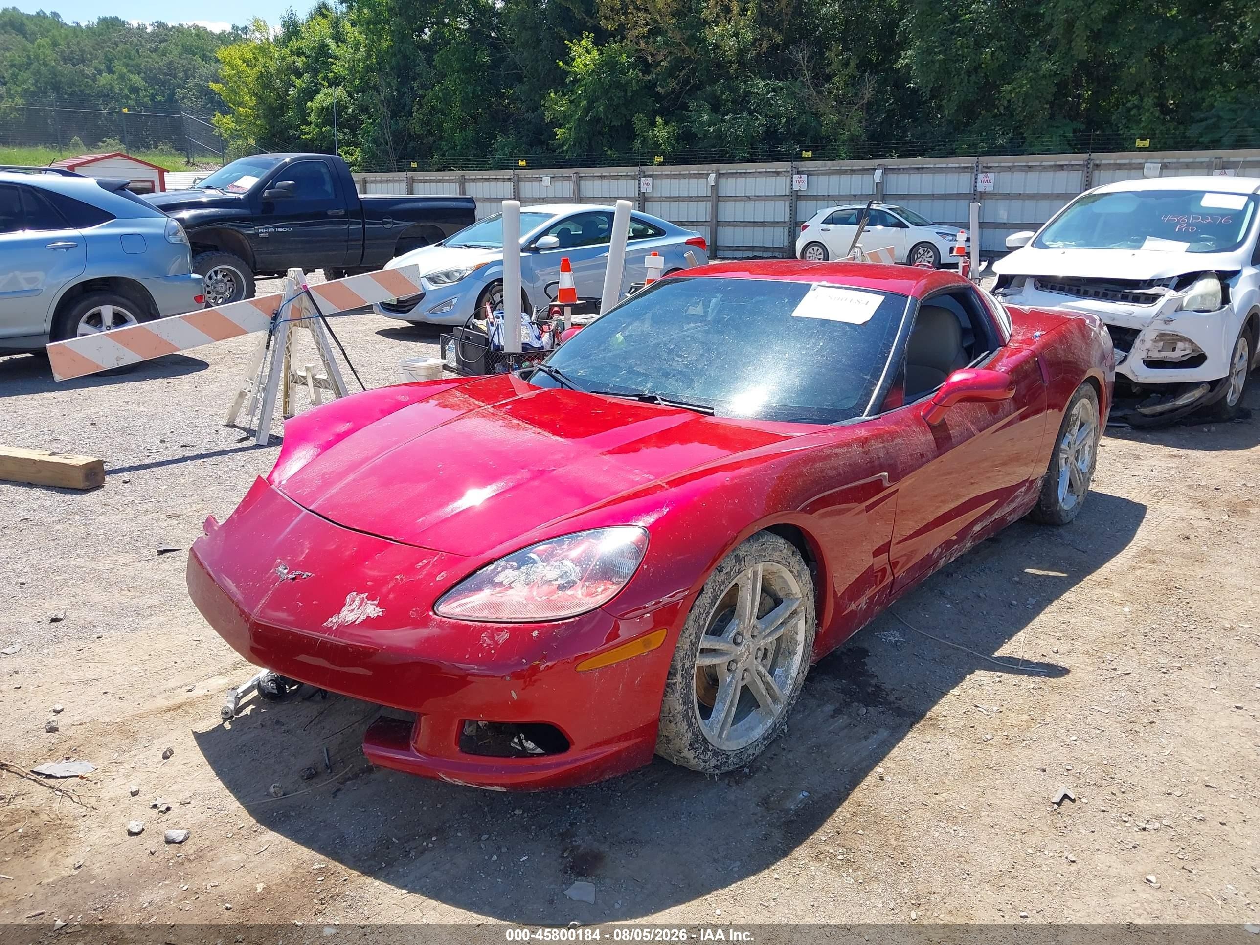 2008 Chevrolet Corvette   Red vin: 1G1YY26W885125337