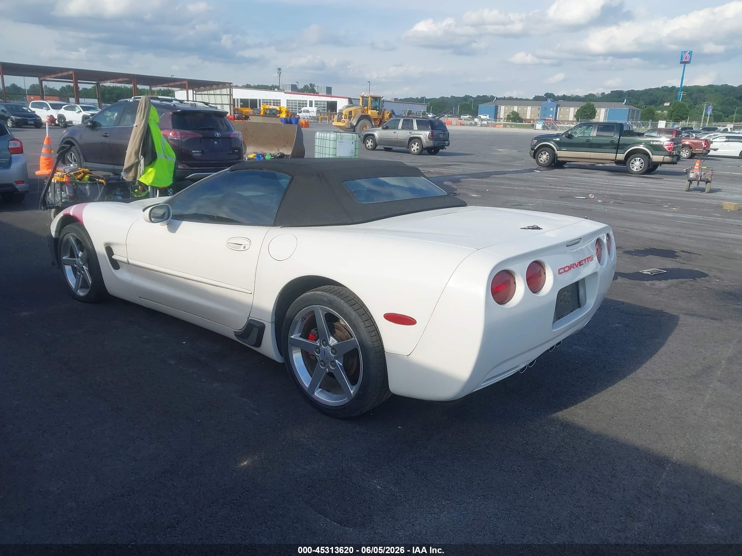 2001 Chevrolet Corvette White vin: 1G1YY32G015128002