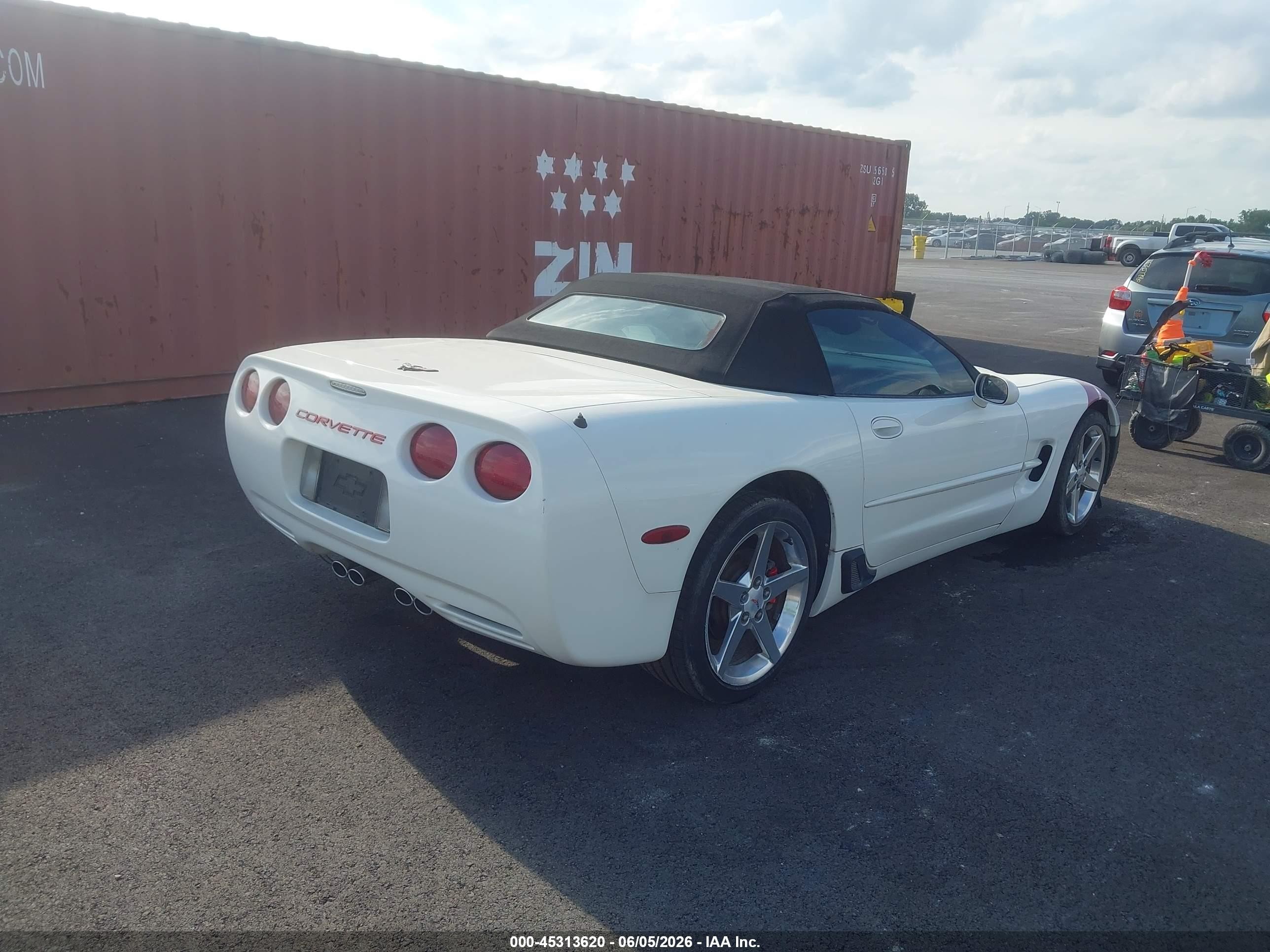 2001 Chevrolet Corvette White vin: 1G1YY32G015128002