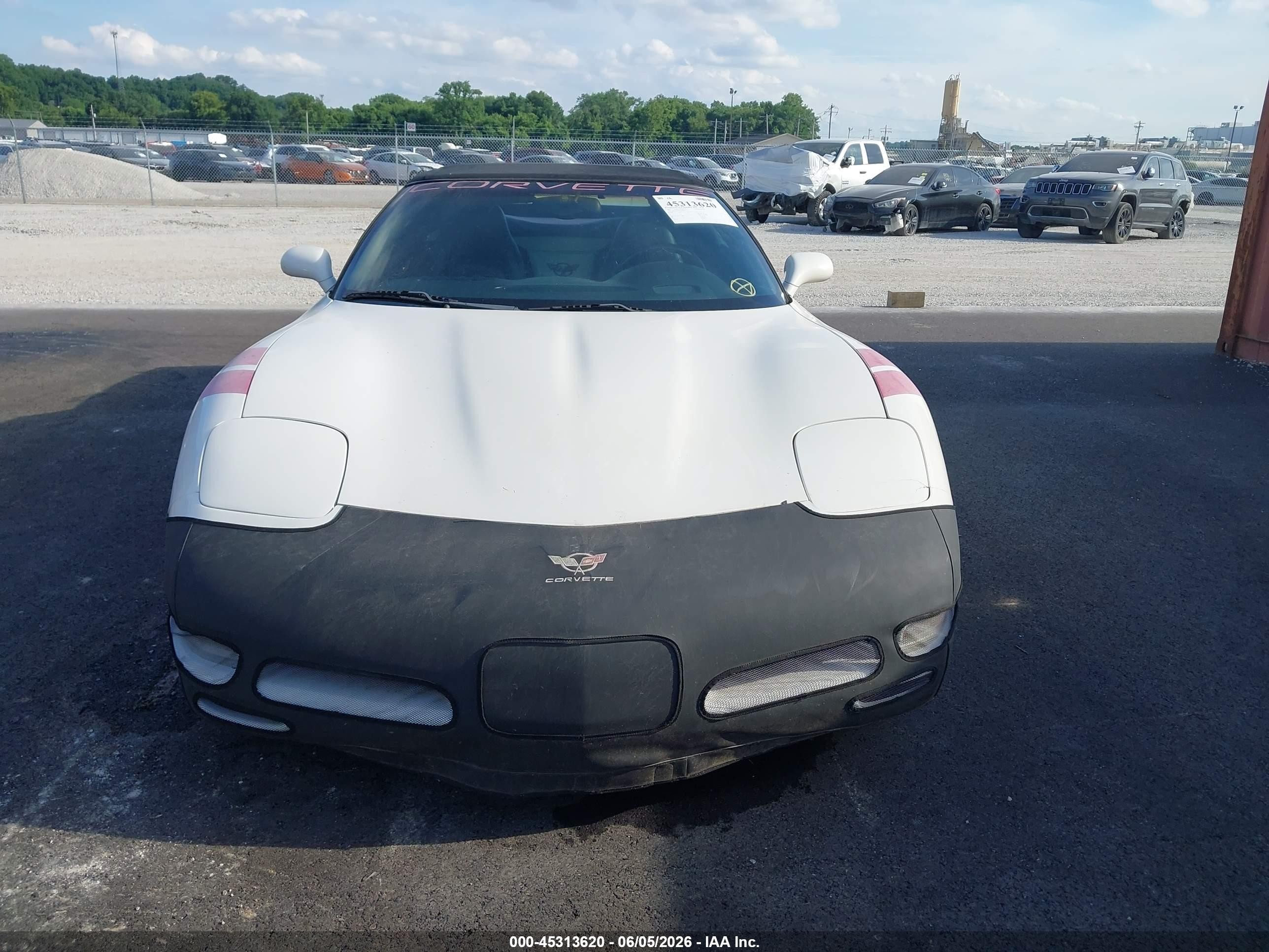 2001 Chevrolet Corvette White vin: 1G1YY32G015128002