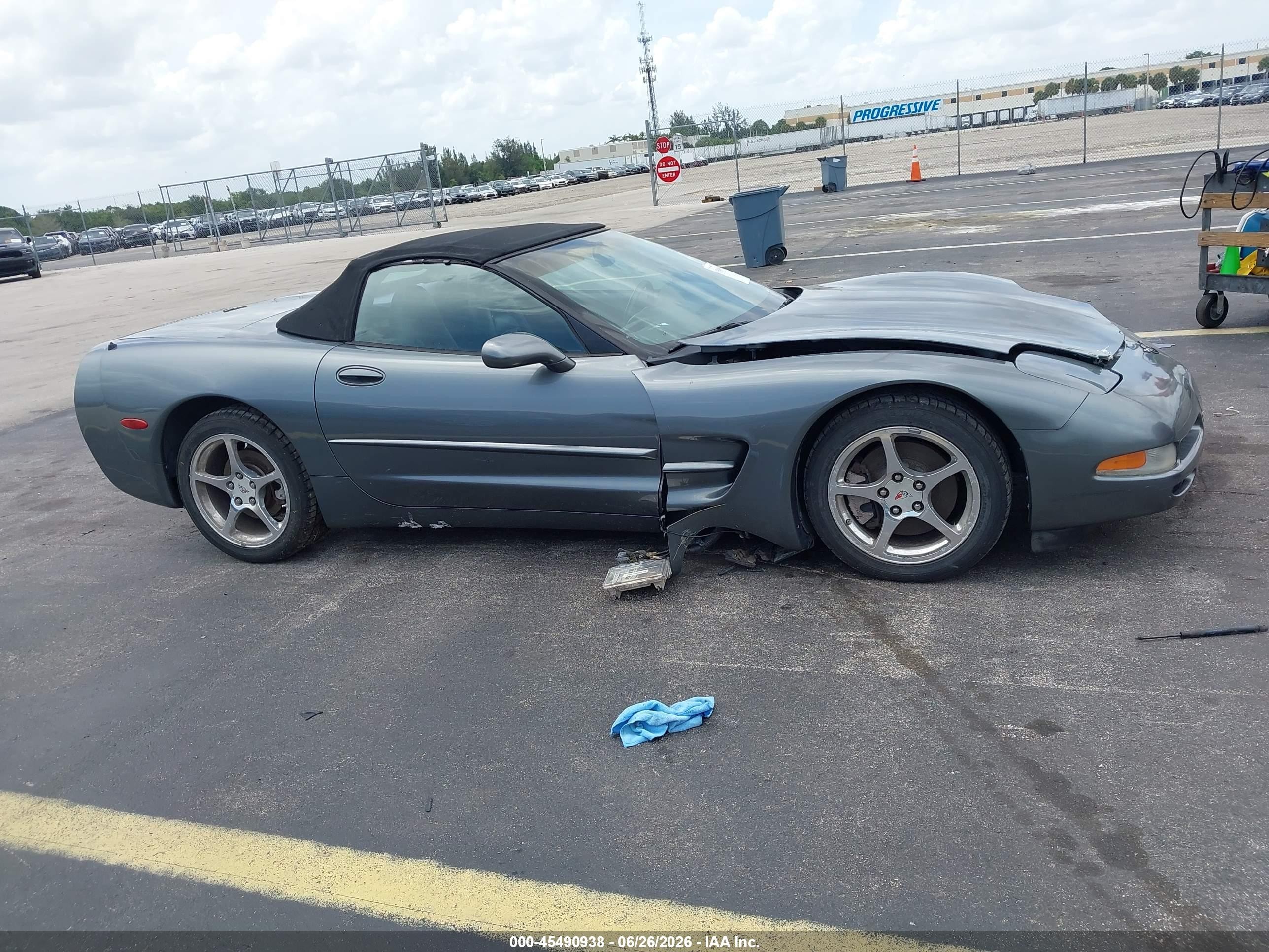 2003 Chevrolet Corvette   Gray vin: 1G1YY32G035104222