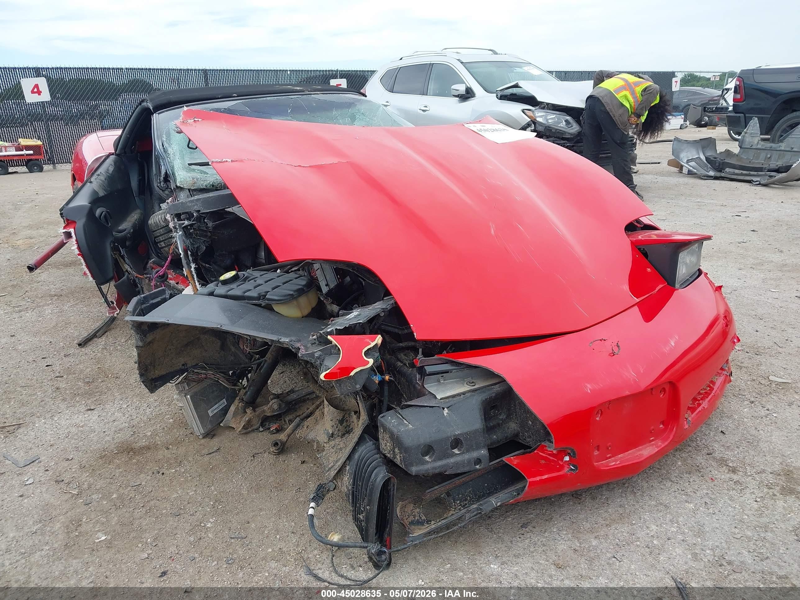 2002 Chevrolet Corvette   Red vin: 1G1YY32G125113705