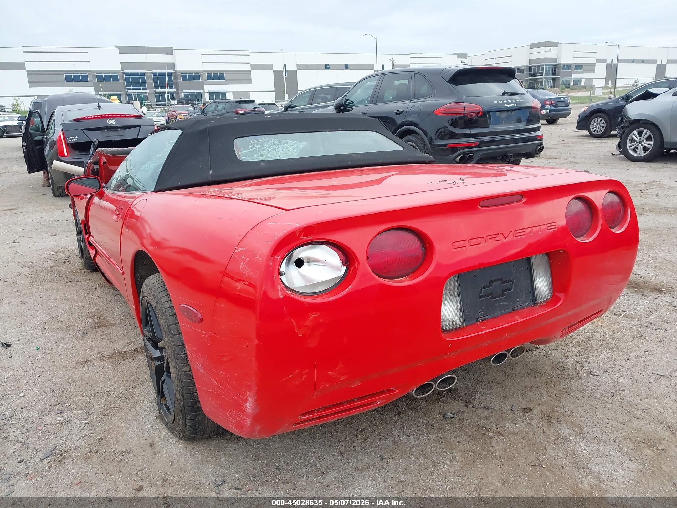 2002 Chevrolet Corvette   Red vin: 1G1YY32G125113705
