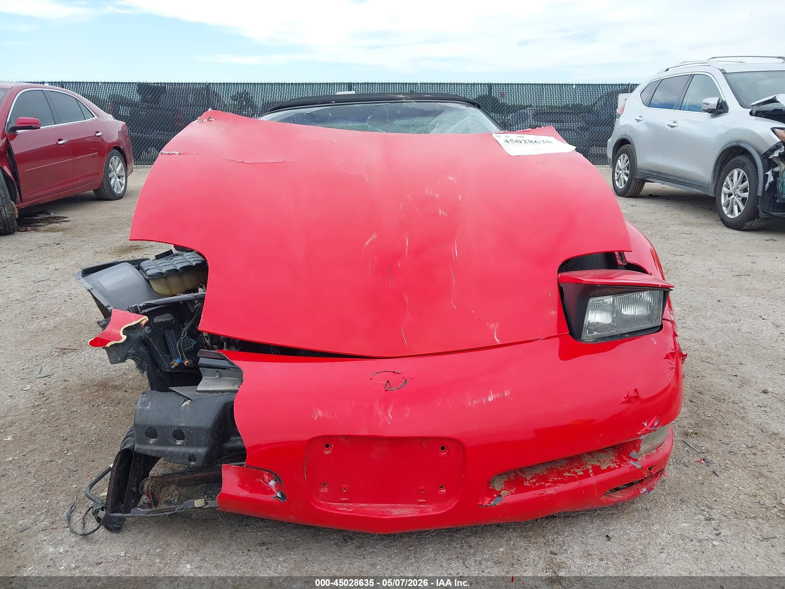 2002 Chevrolet Corvette   Red vin: 1G1YY32G125113705