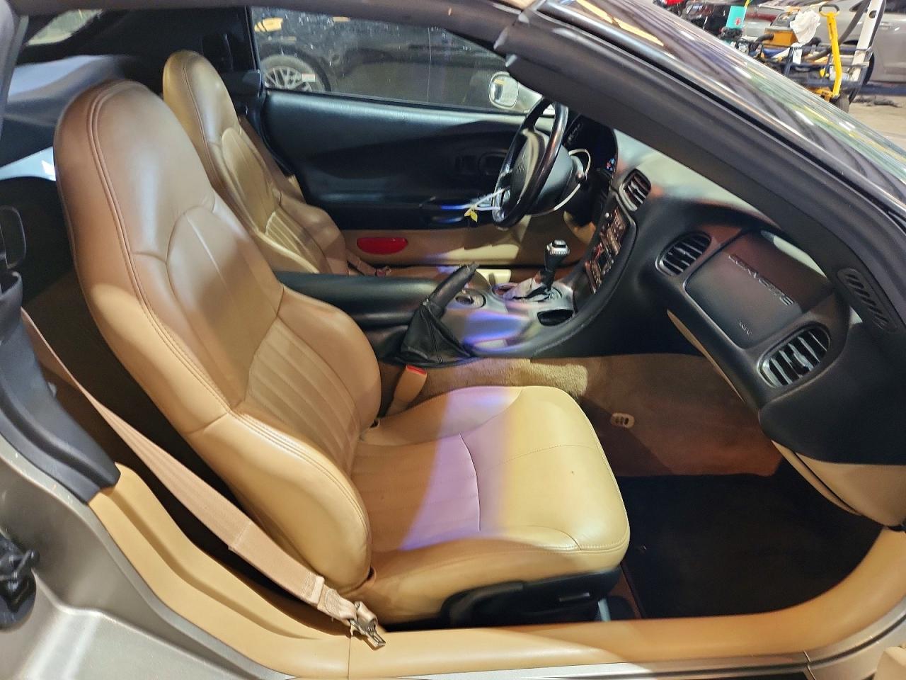 2000 Chevrolet Corvette Gold vin: 1G1YY32G1Y5110229