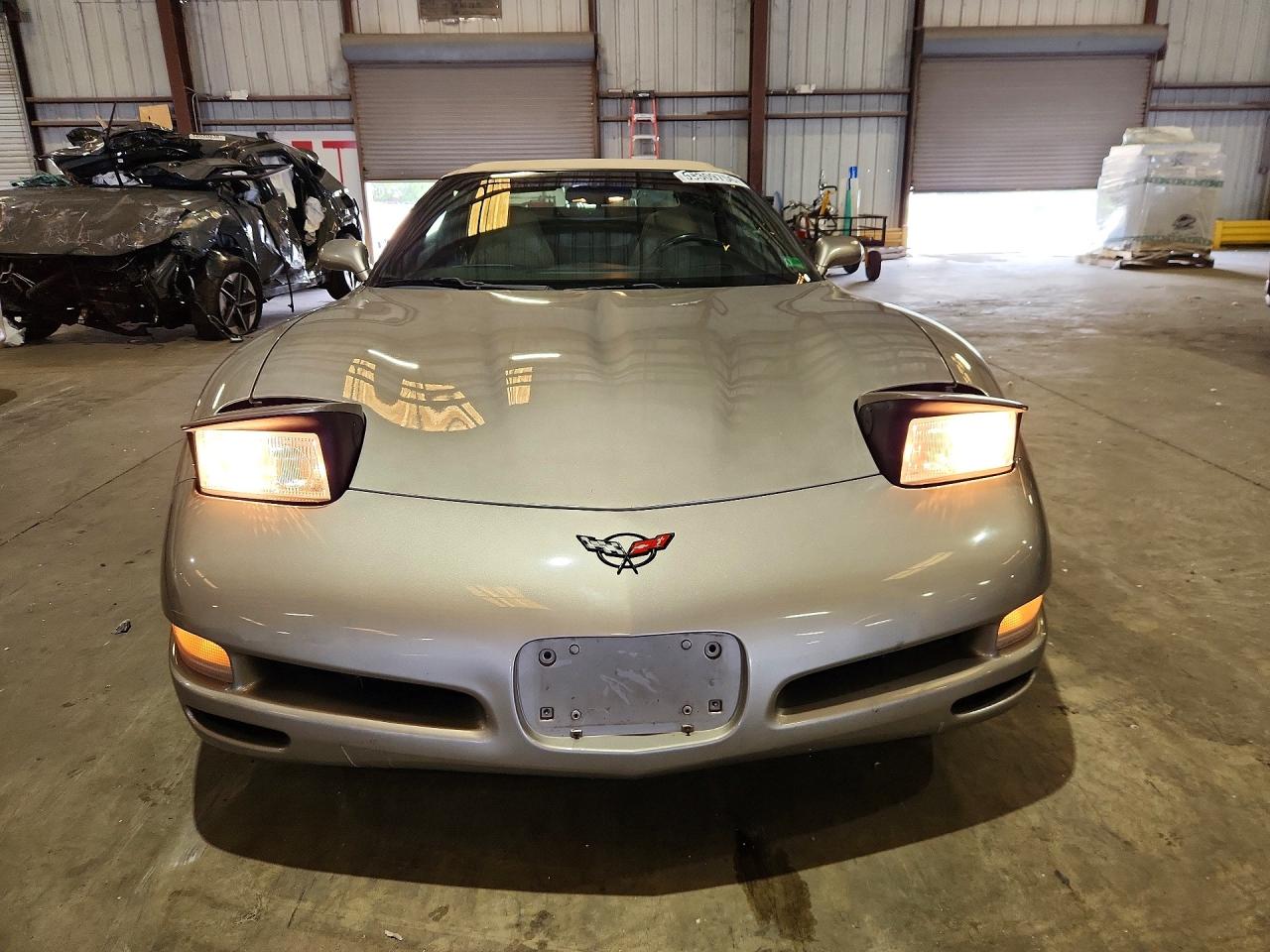 2000 Chevrolet Corvette Gold vin: 1G1YY32G1Y5110229