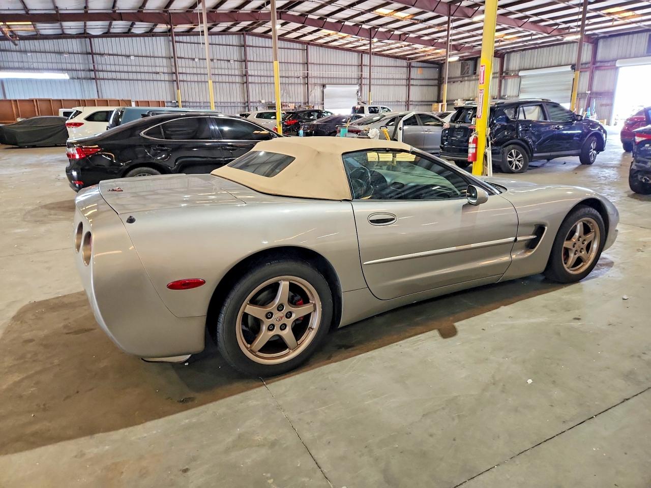 2000 Chevrolet Corvette Gold vin: 1G1YY32G1Y5110229