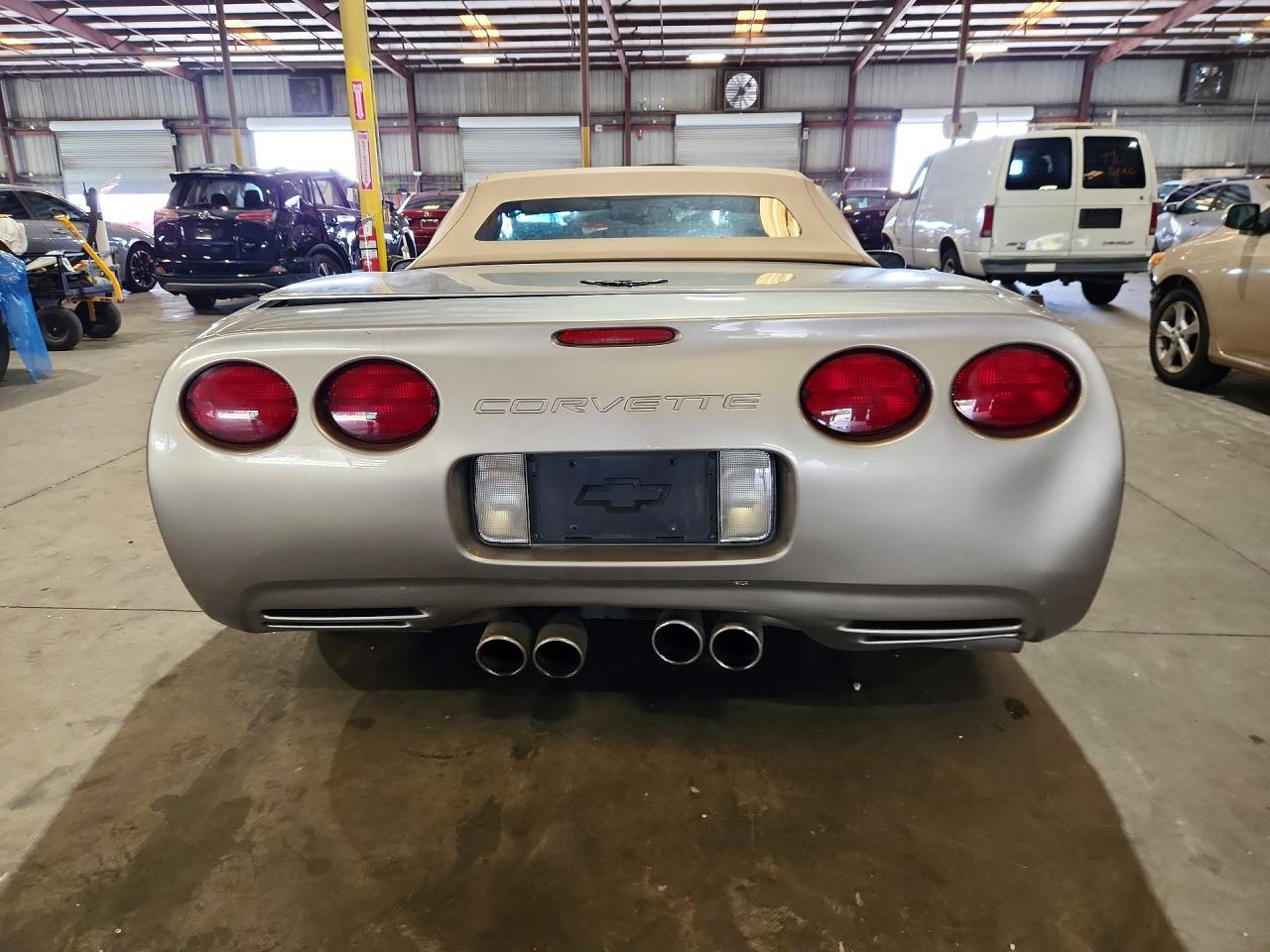 2000 Chevrolet Corvette Gold vin: 1G1YY32G1Y5110229