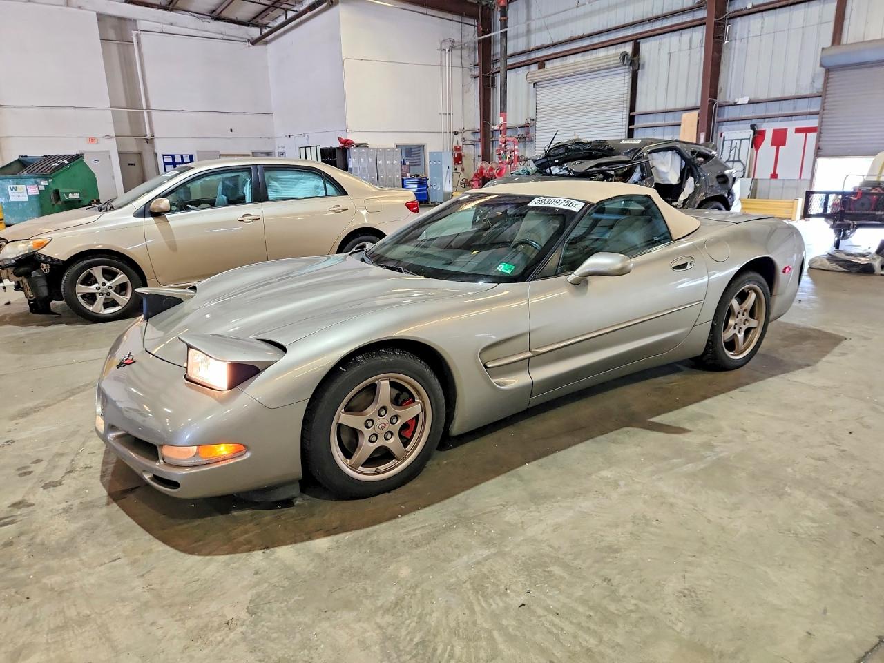 2000 Chevrolet Corvette Gold vin: 1G1YY32G1Y5110229