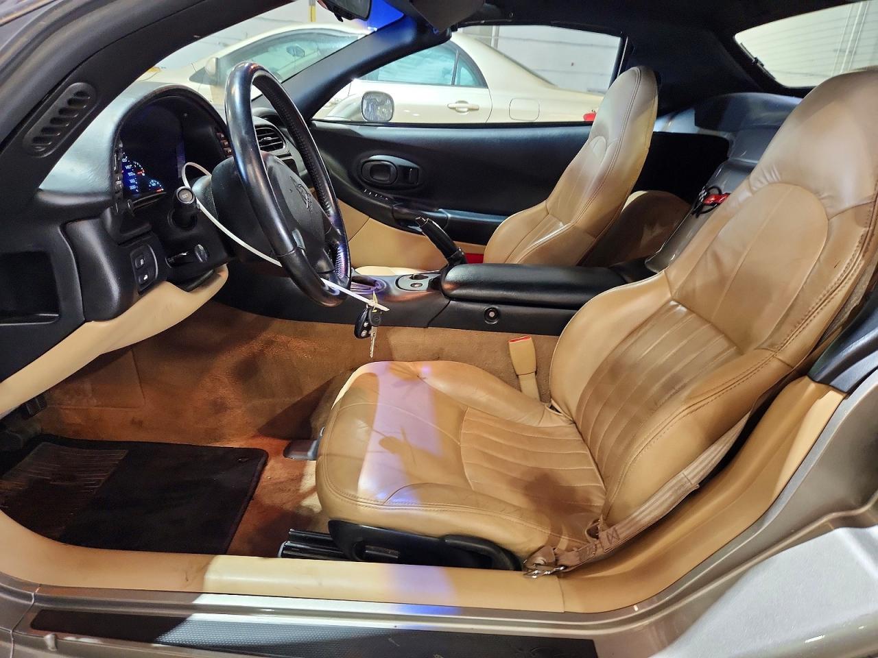 2000 Chevrolet Corvette Gold vin: 1G1YY32G1Y5110229