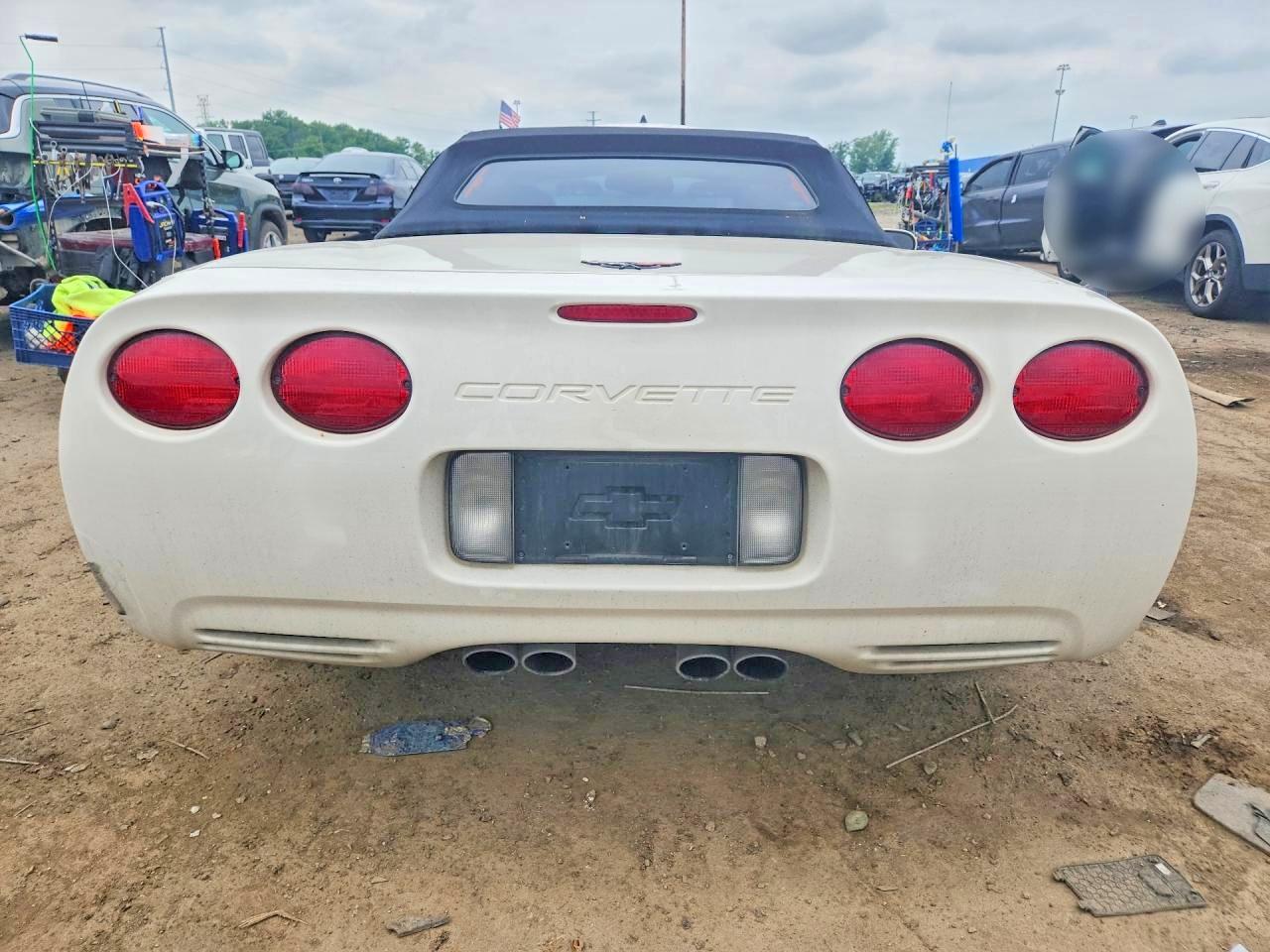 2001 Chevrolet Corvette Белый vin: 1G1YY32G415105404