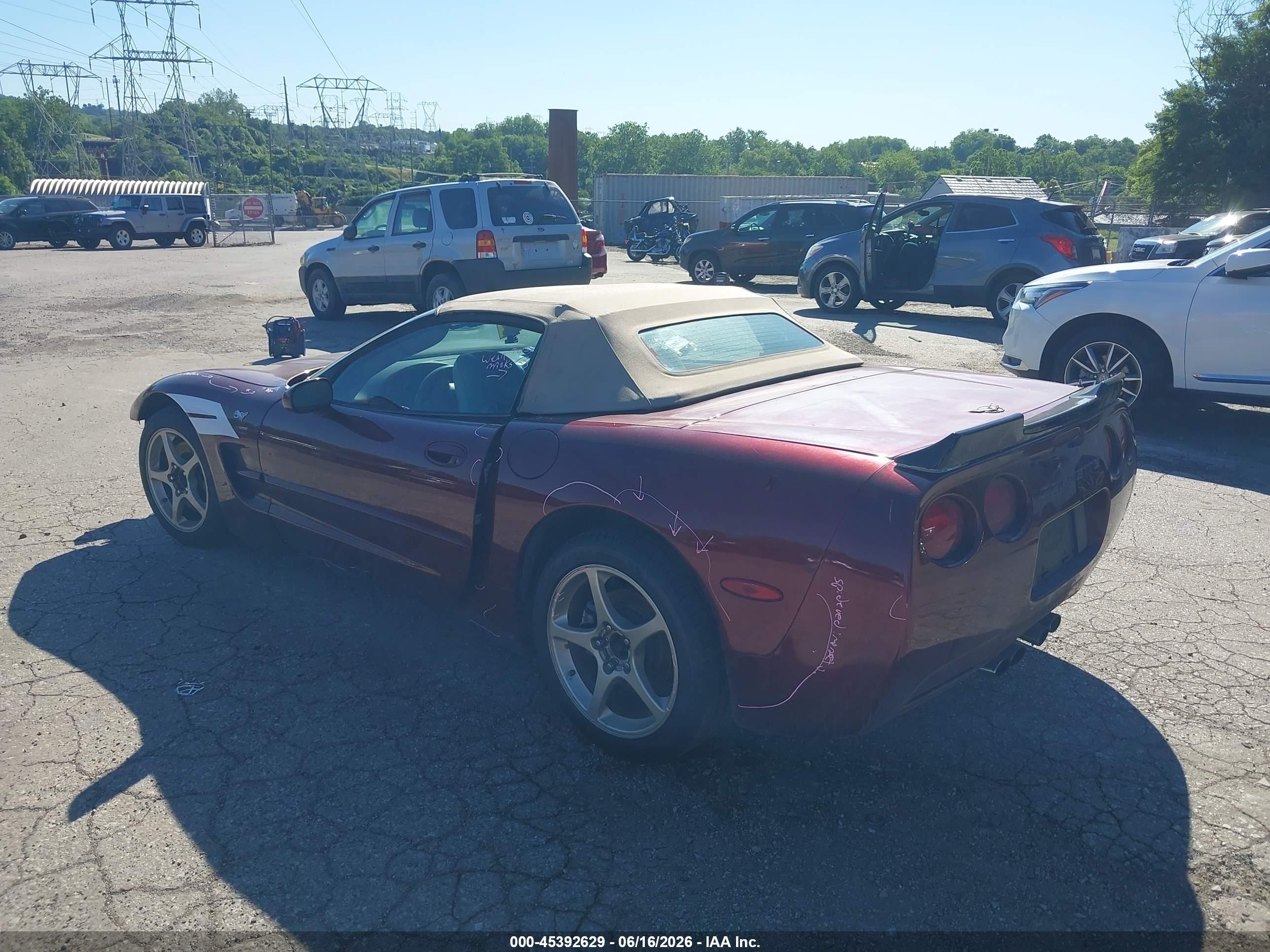 2003 Chevrolet Corvette   Maroon vin: 1G1YY32G435103283