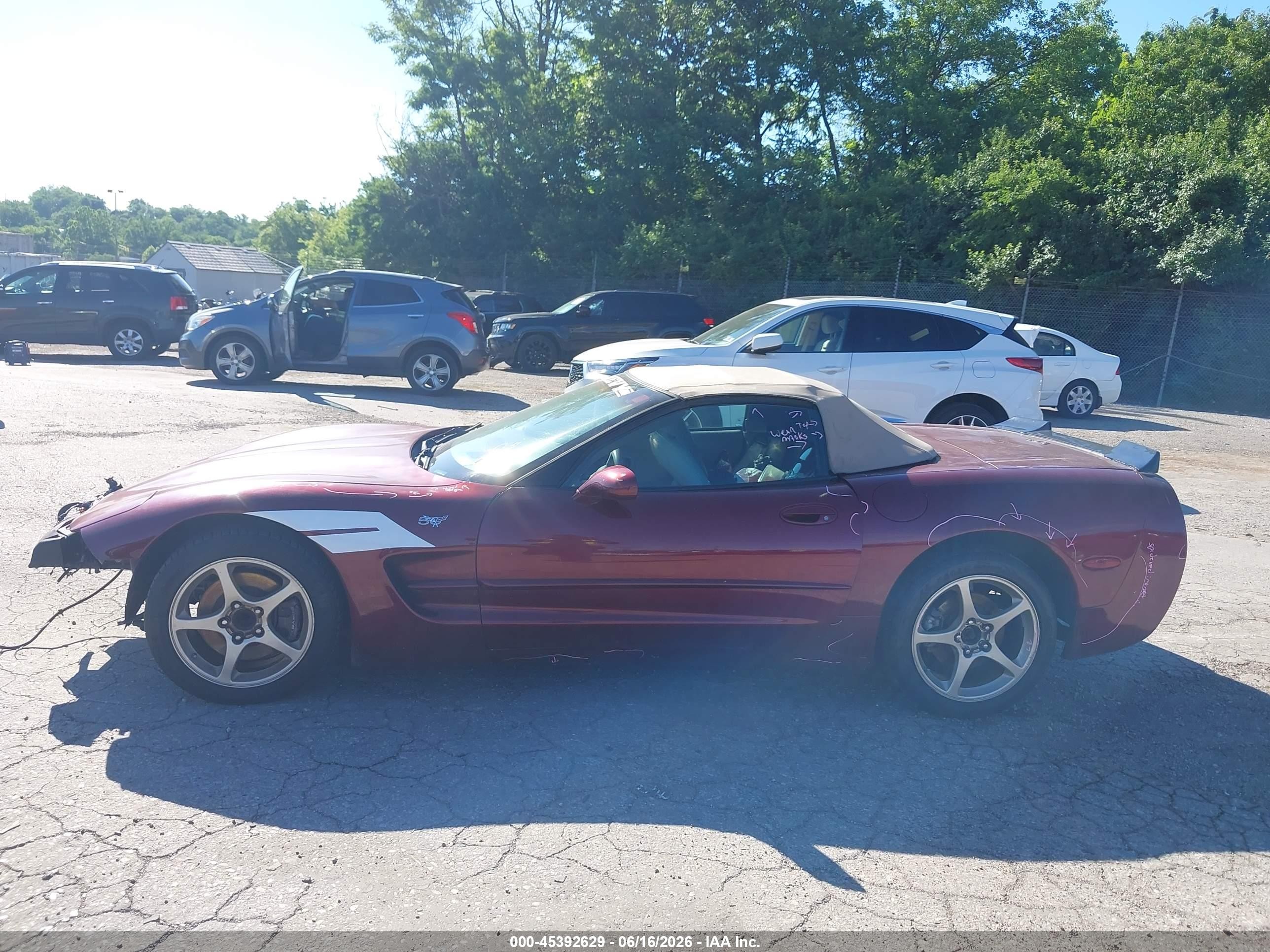 2003 Chevrolet Corvette   Maroon vin: 1G1YY32G435103283