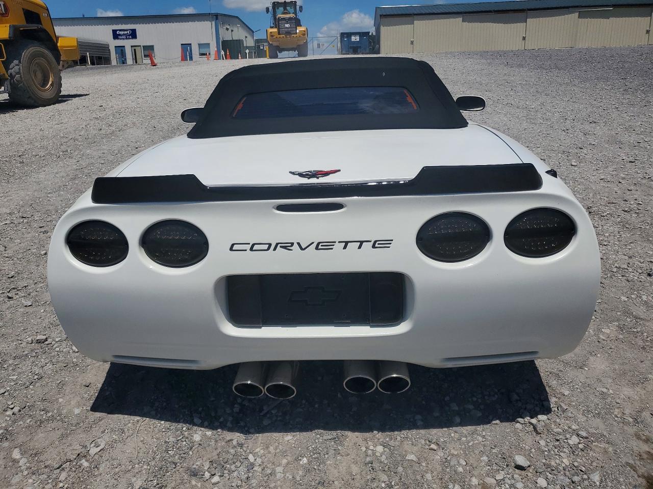 2003 Chevrolet Corvette White vin: 1G1YY32G435105583