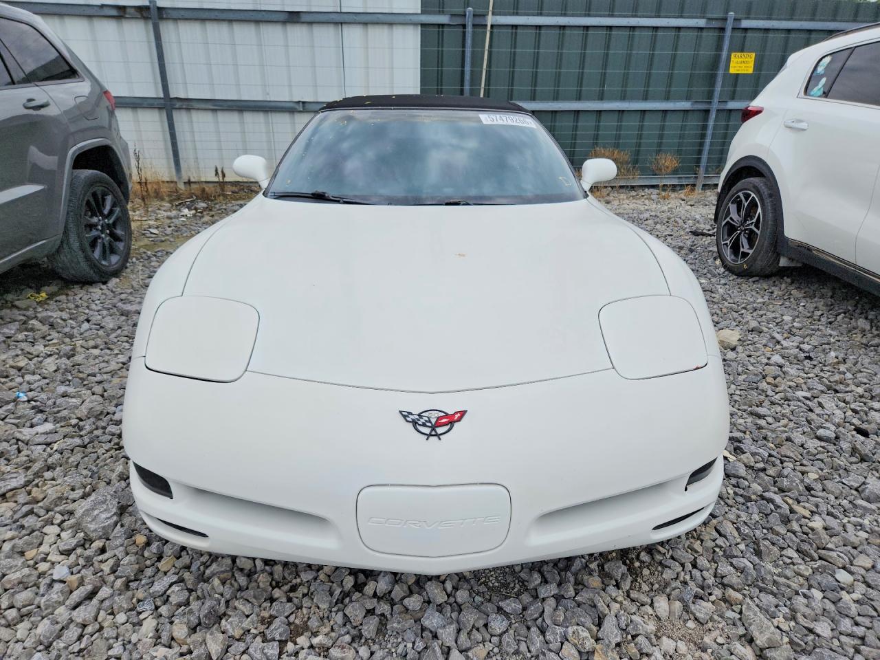 2003 Chevrolet Corvette White vin: 1G1YY32G435105583