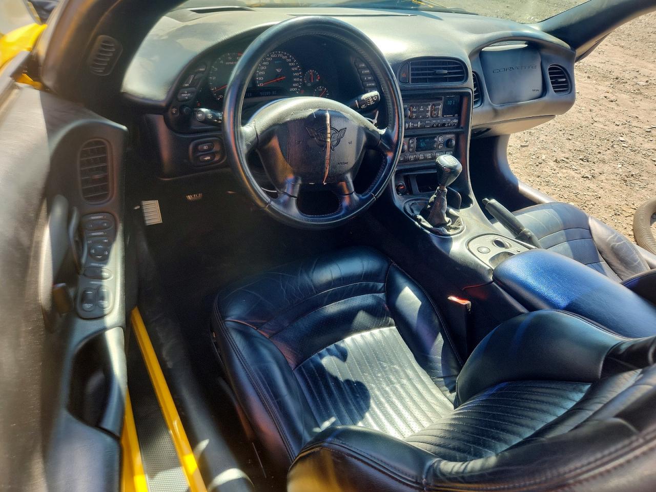 2001 Chevrolet Corvette Yellow vin: 1G1YY32G615106165