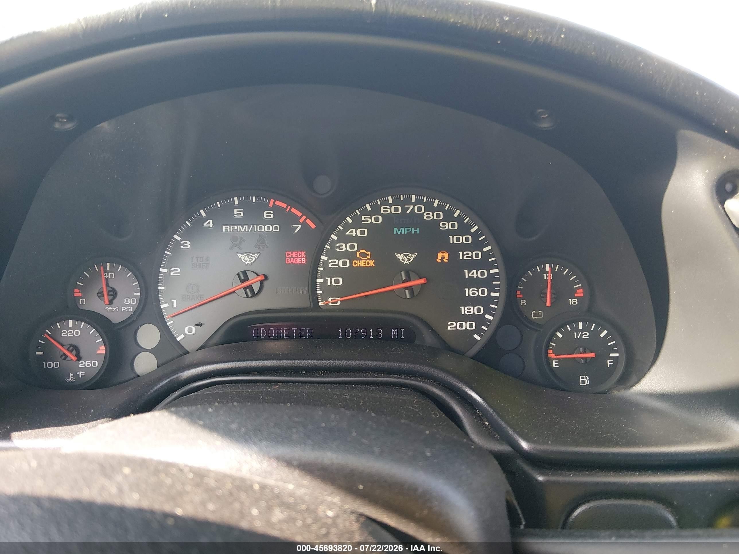 2004 Chevrolet Corvette   White vin: 1G1YY32G645122547