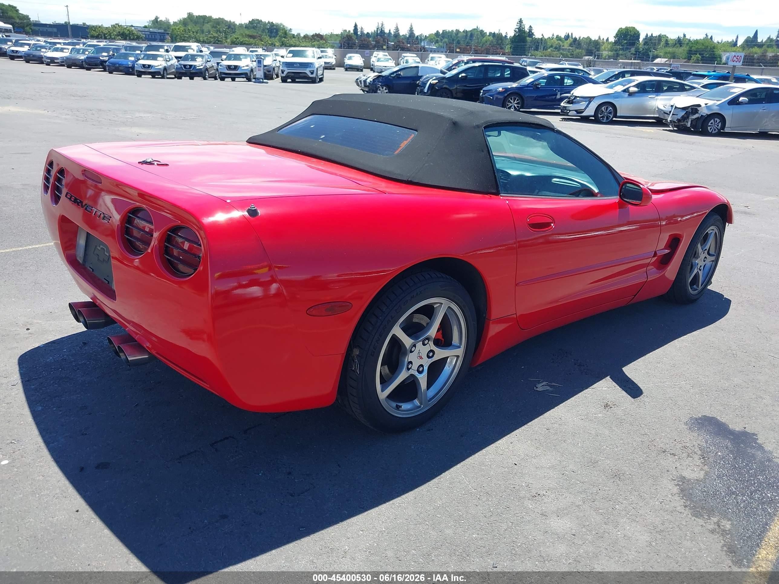 2004 Chevrolet Corvette   Red vin: 1G1YY32G845103305