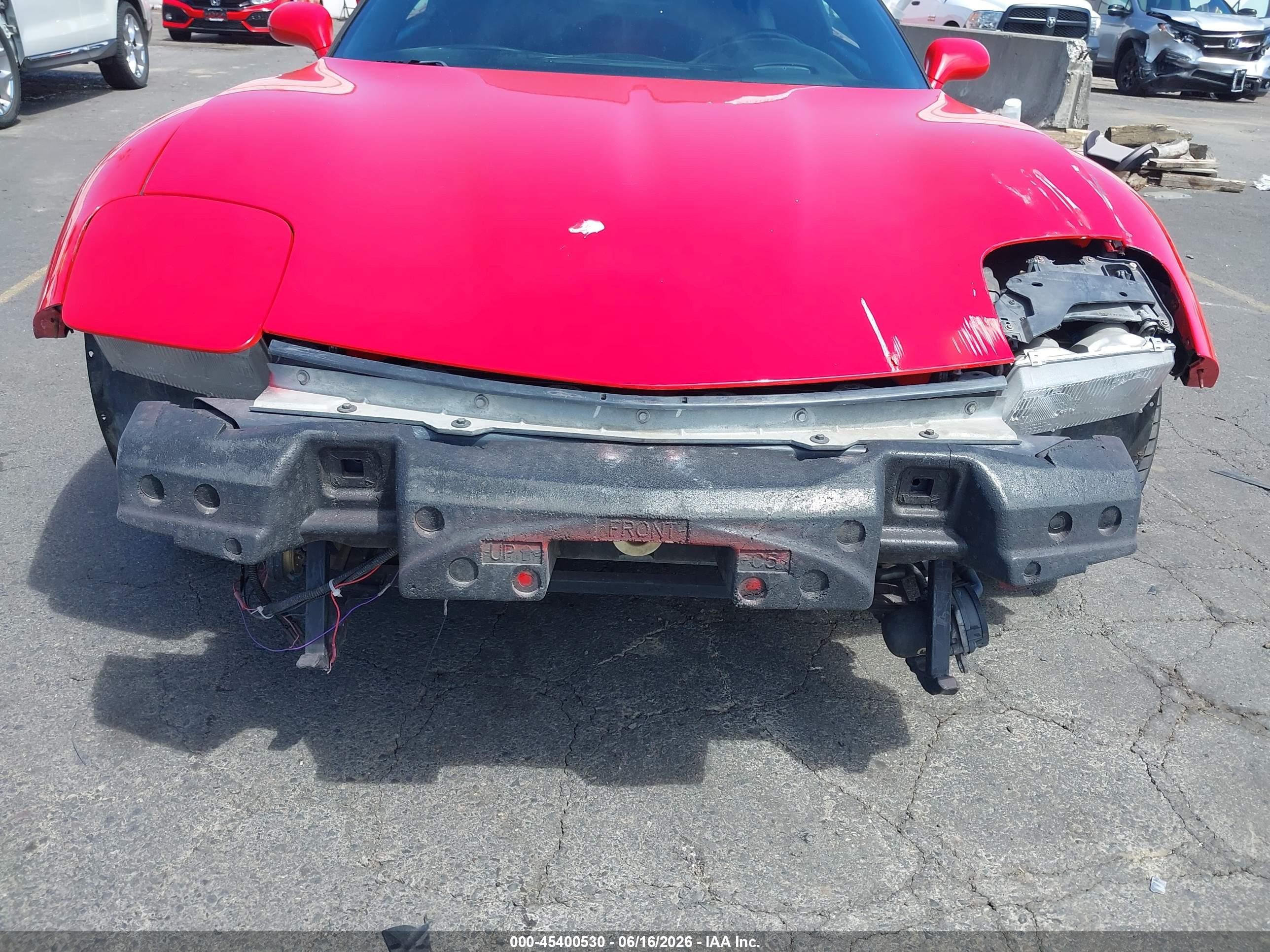 2004 Chevrolet Corvette   Red vin: 1G1YY32G845103305